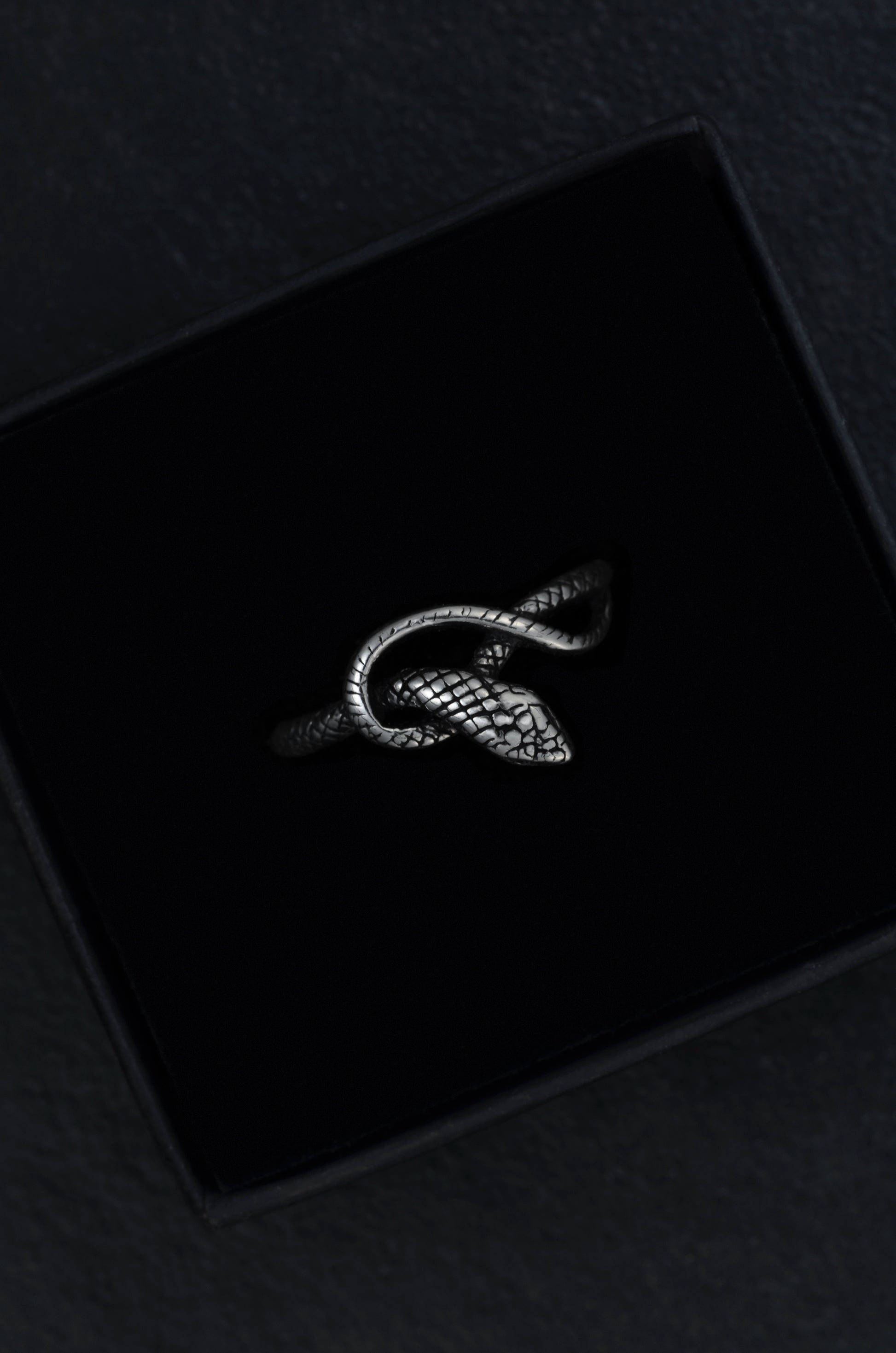 Viperis Ring
