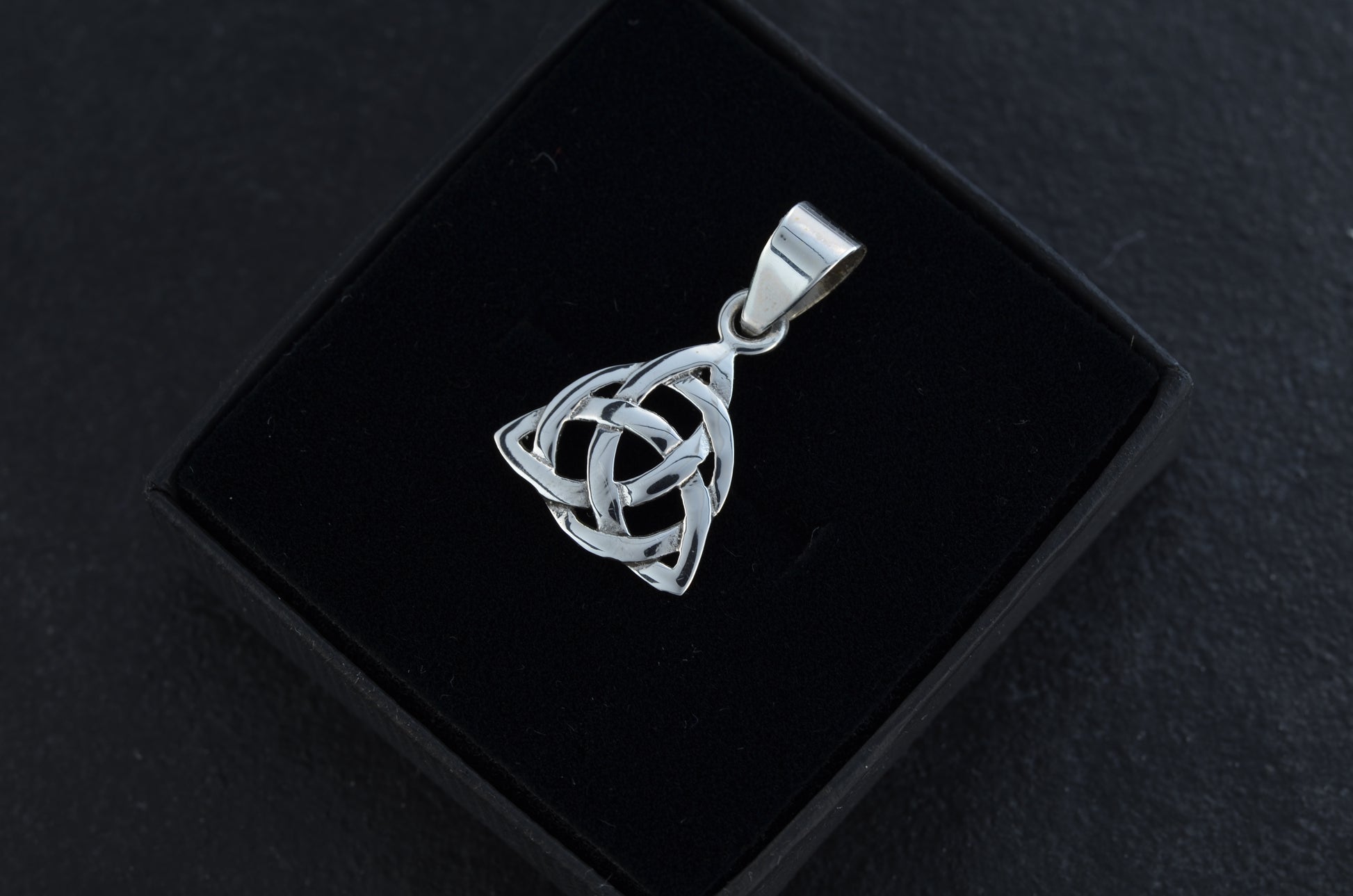 Trinari Knotenanhänger klein