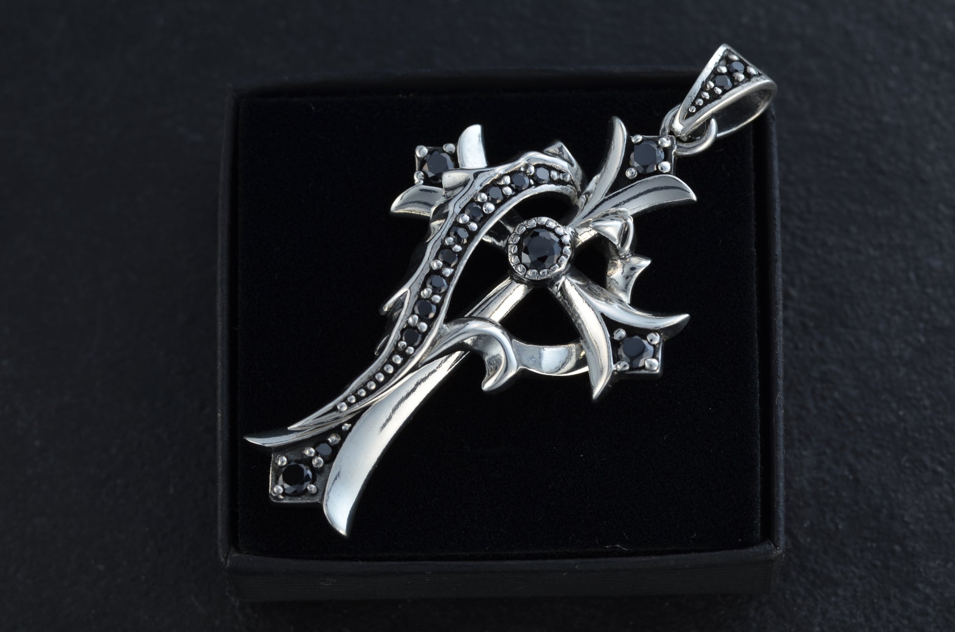 Nocturne Kreuzanhänger