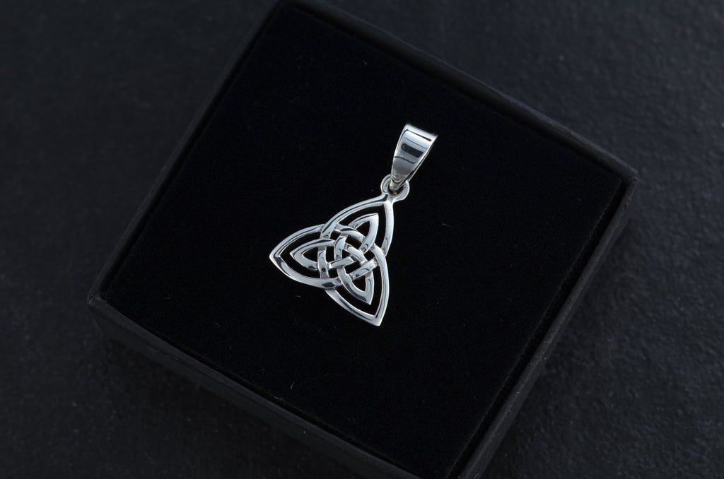 Elandra Knoten Anhänger