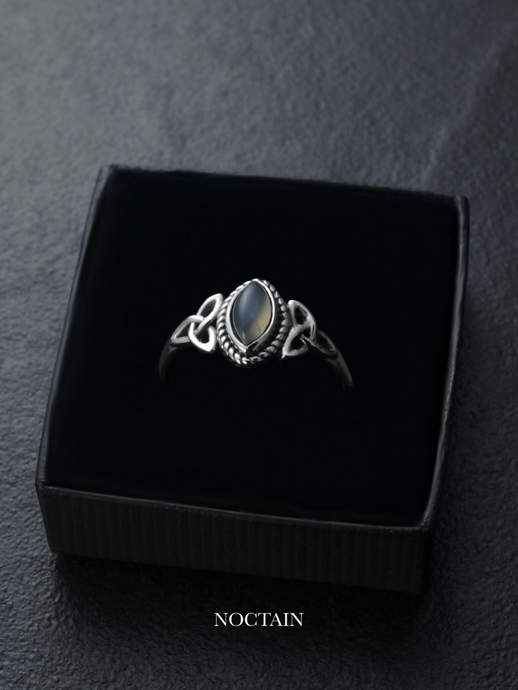 Ring „Triune veil“