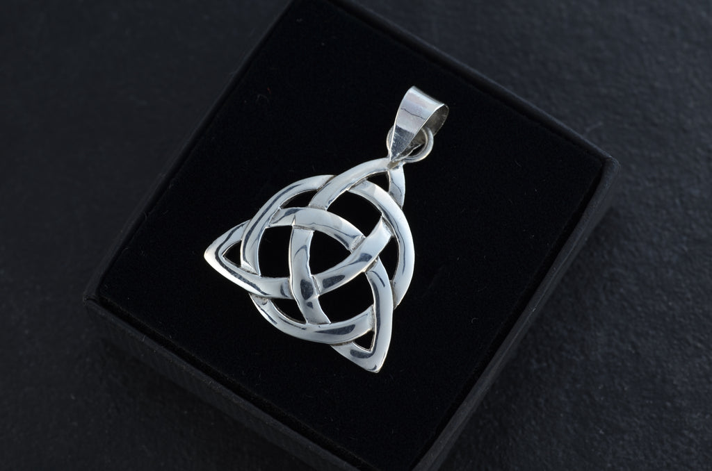 Trinari Knotenanhänger