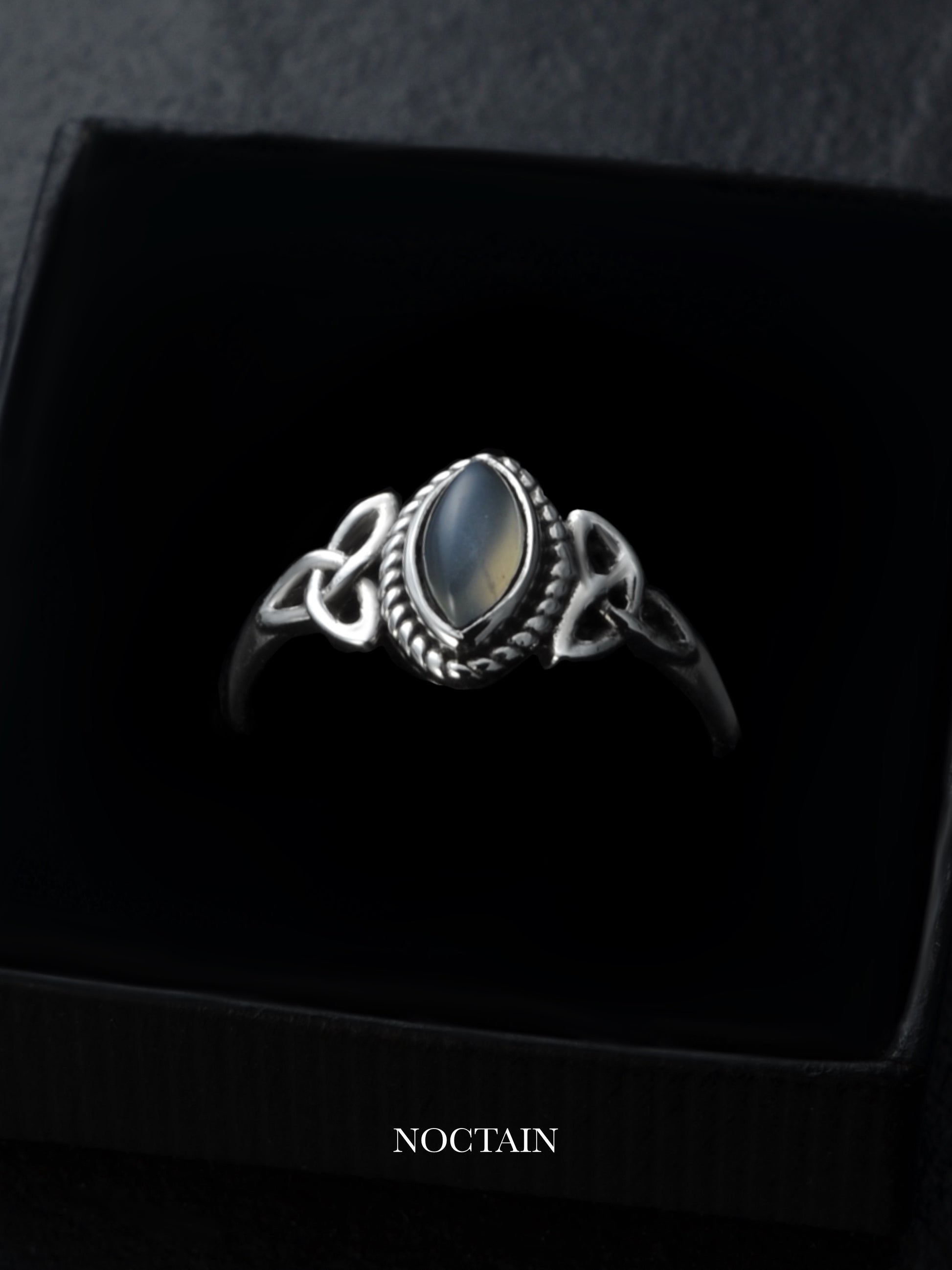 Ring „Triune veil“