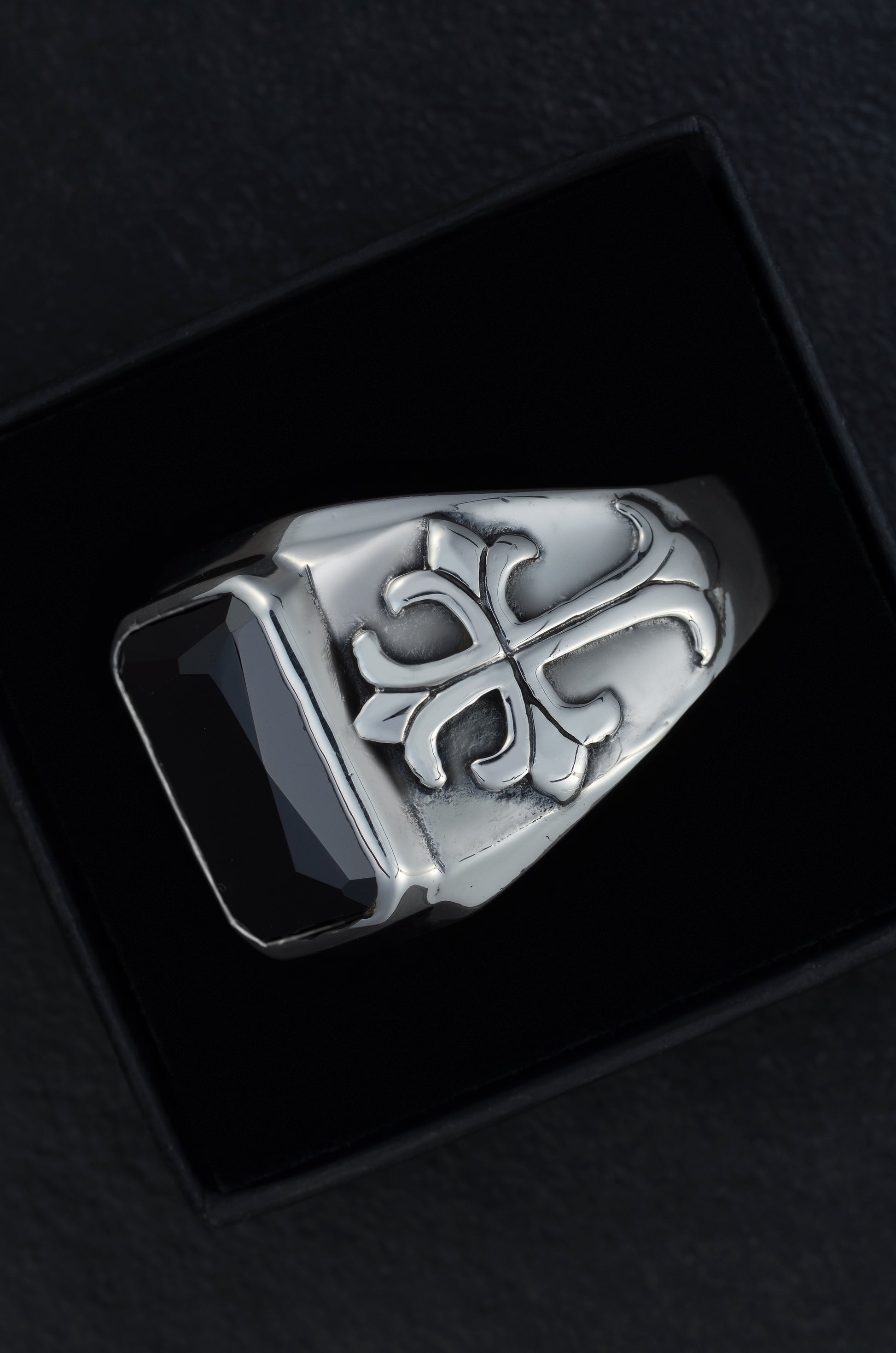 Obsidian Crest – Biker Ring