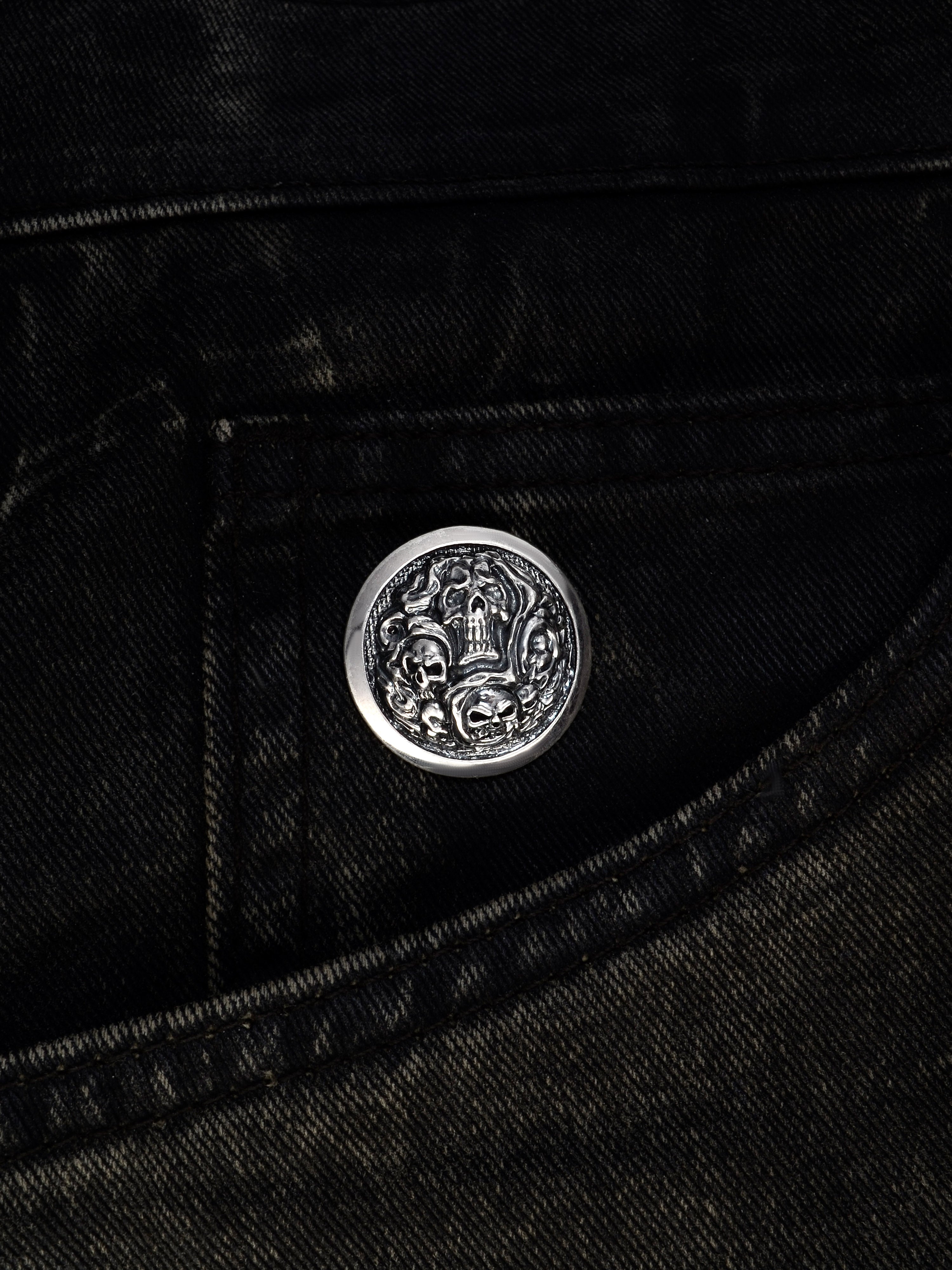 Massiver 925 Sterling Silber Concho Posion Skull auf noctain.de. Hochwertiges Accessoire für Vintage-Jeans & Leder. NEU. Szene 1
