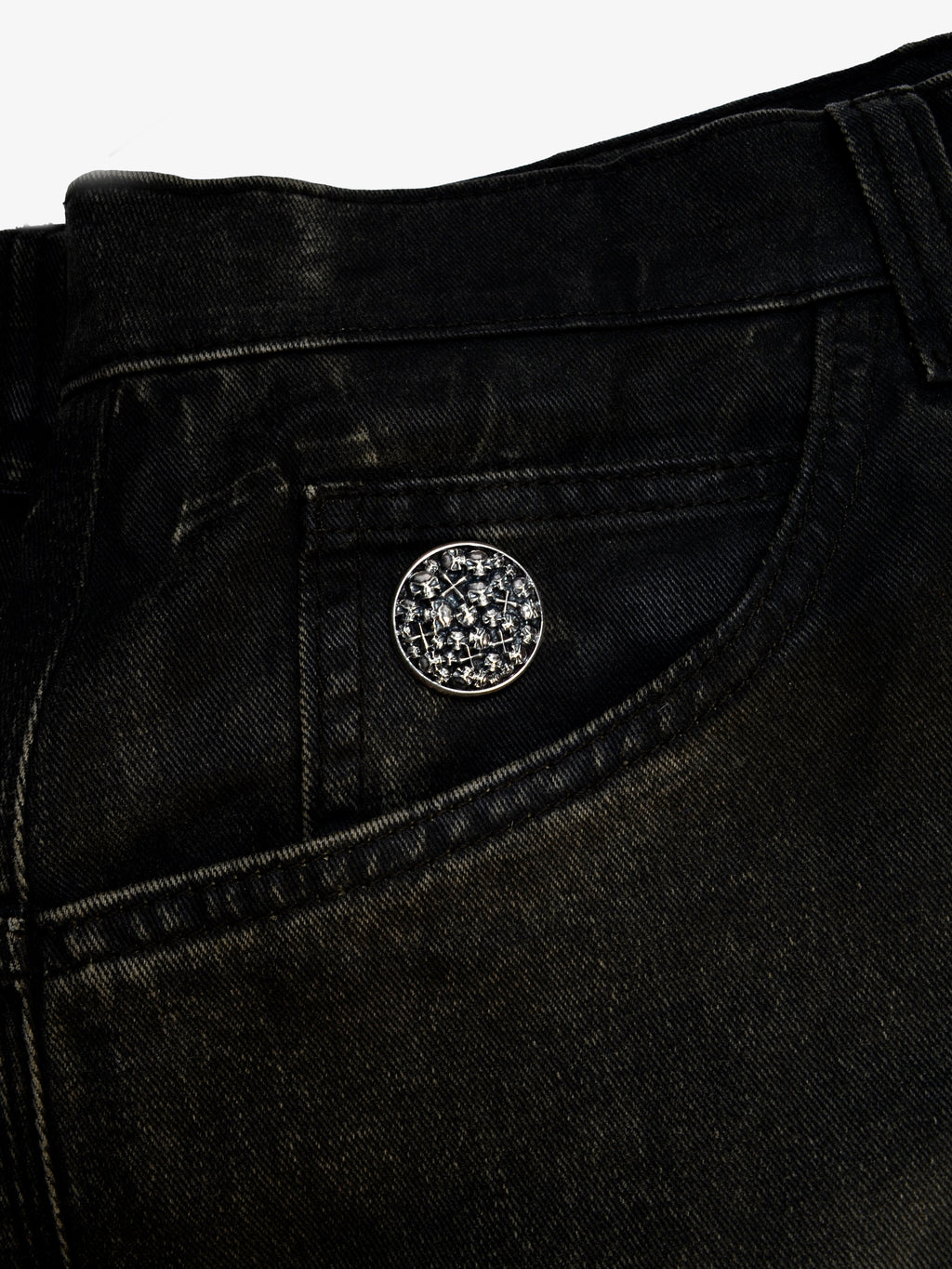 Massiver 925 Sterling Silber Concho für noctain.de. Edler Zierbeschlag mit Skull Design. Hochwertiges Accessoire für Vintage-Jeans & Leder. Jetzt kaufen.