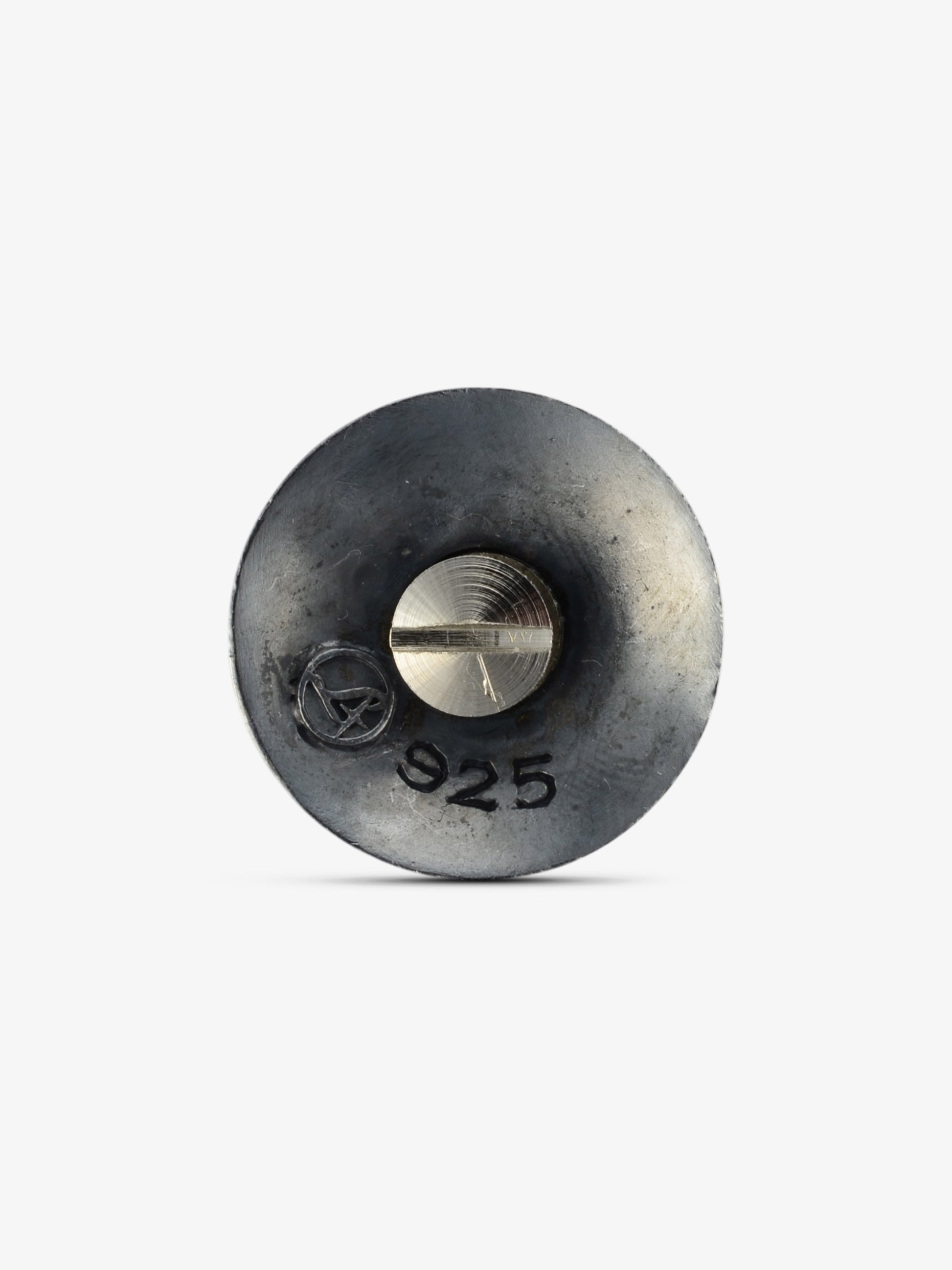 Massiver 925 Sterling Silber Concho für noctain.de. Edler Zierbeschlag mit Skull Design. Hochwertiges Accessoire für Vintage-Jeans & Leder. Jetzt kaufen. Rückseite