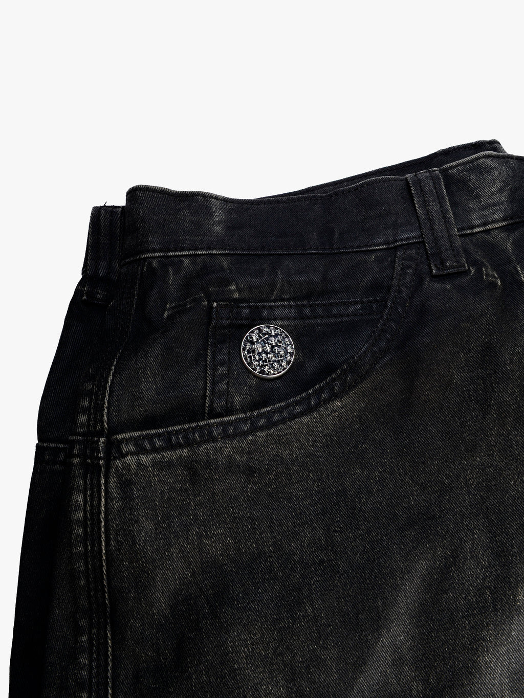 Massiver 925 Sterling Silber Concho für noctain.de. Edler Zierbeschlag mit Skull Design. Hochwertiges Accessoire für Vintage-Jeans & Leder. Jetzt kaufen.