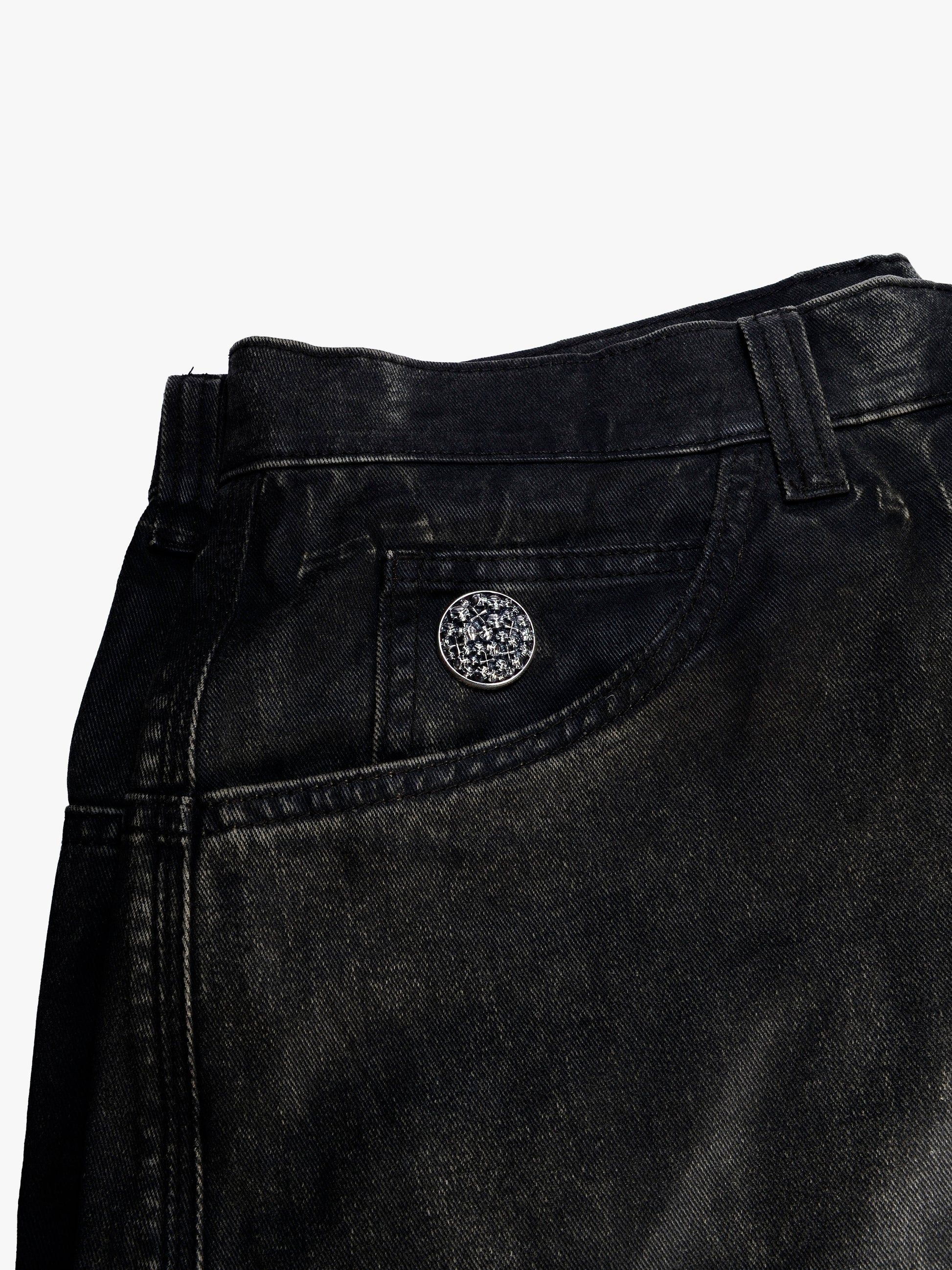 Massiver 925 Sterling Silber Concho für noctain.de. Edler Zierbeschlag mit Skull Design. Hochwertiges Accessoire für Vintage-Jeans & Leder. Jetzt kaufen.
