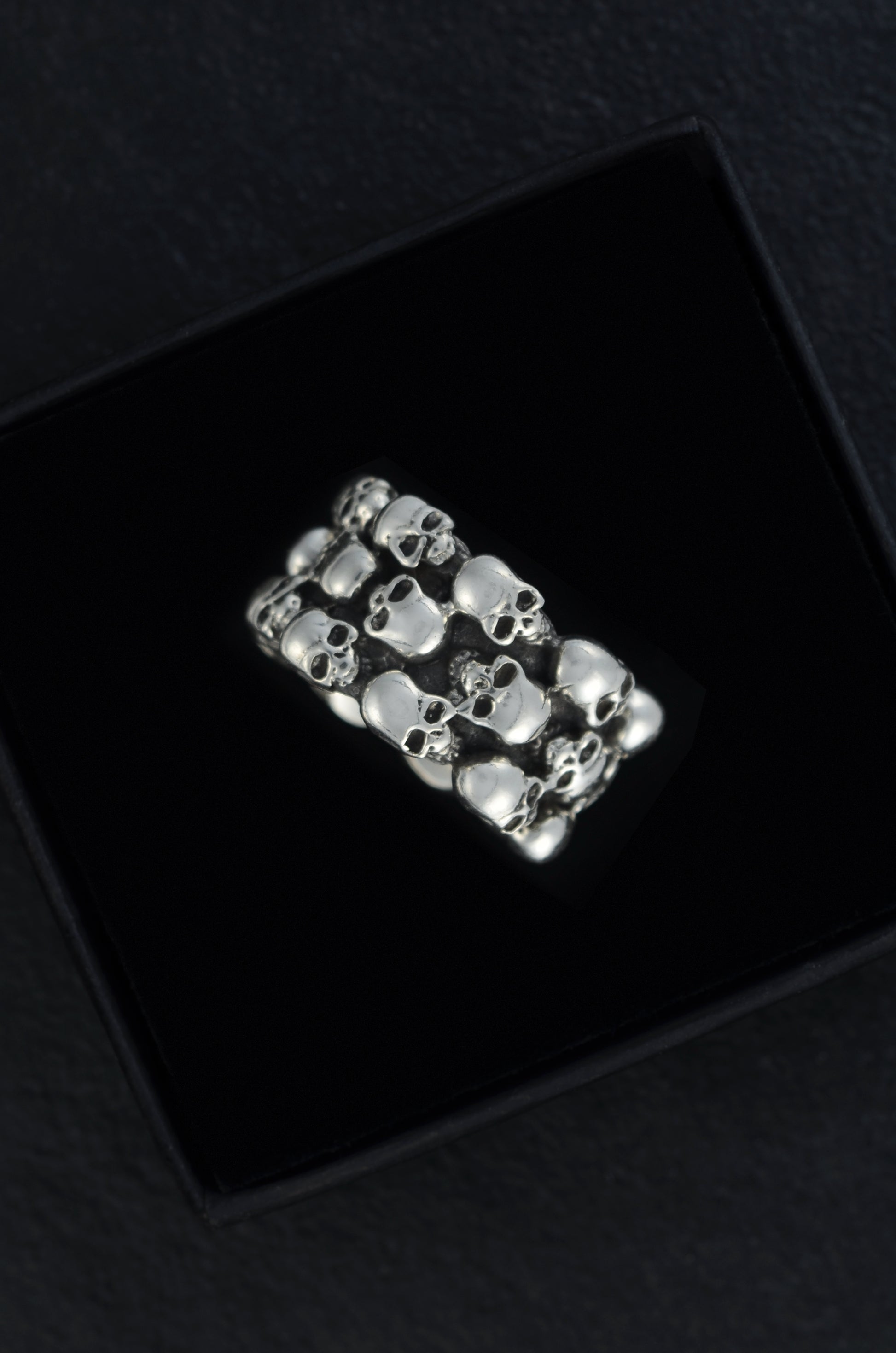 Totenschädelband Ring