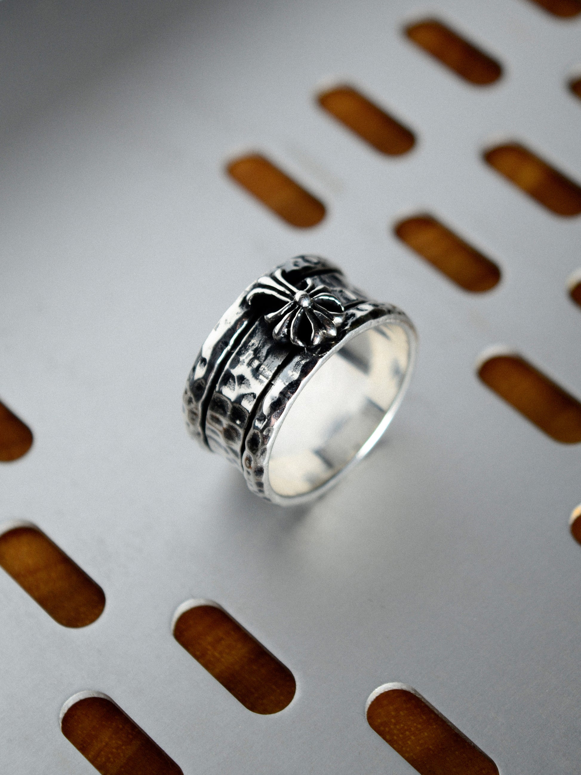 Ring „Aegis Cross“