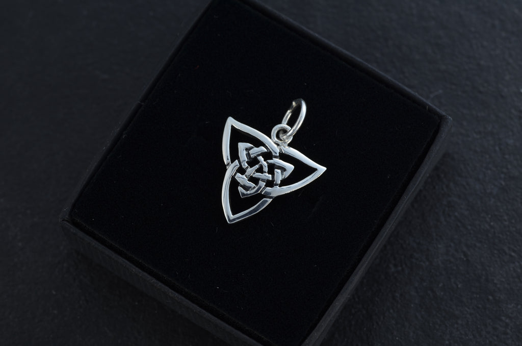 Triunar Knotenanhänger