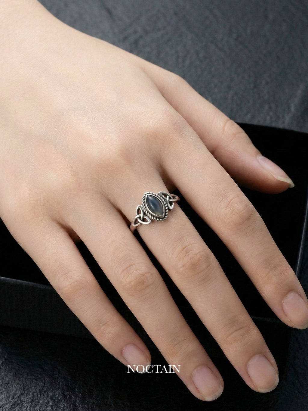 Ring „Triune veil“