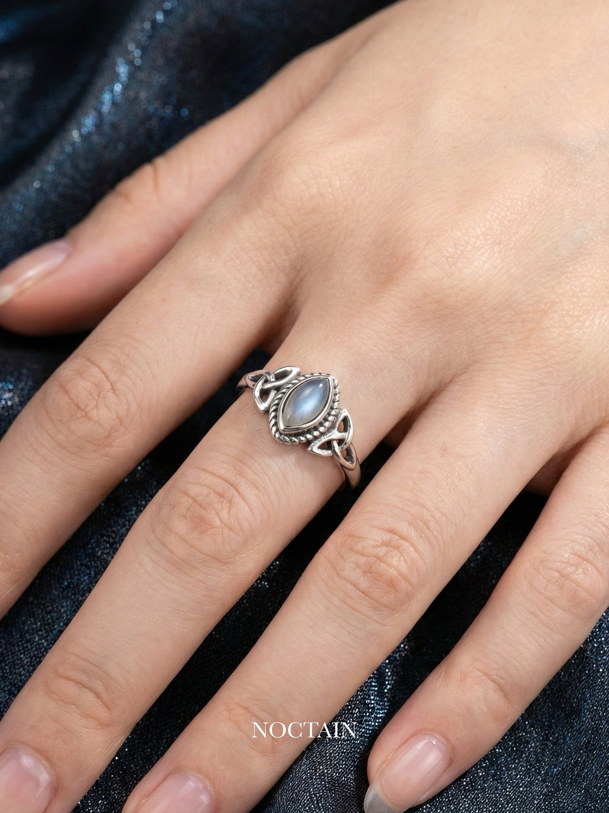 Ring „Triune veil“