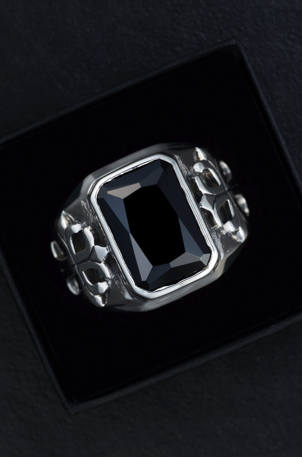 Obsidian Crest – Biker Ring