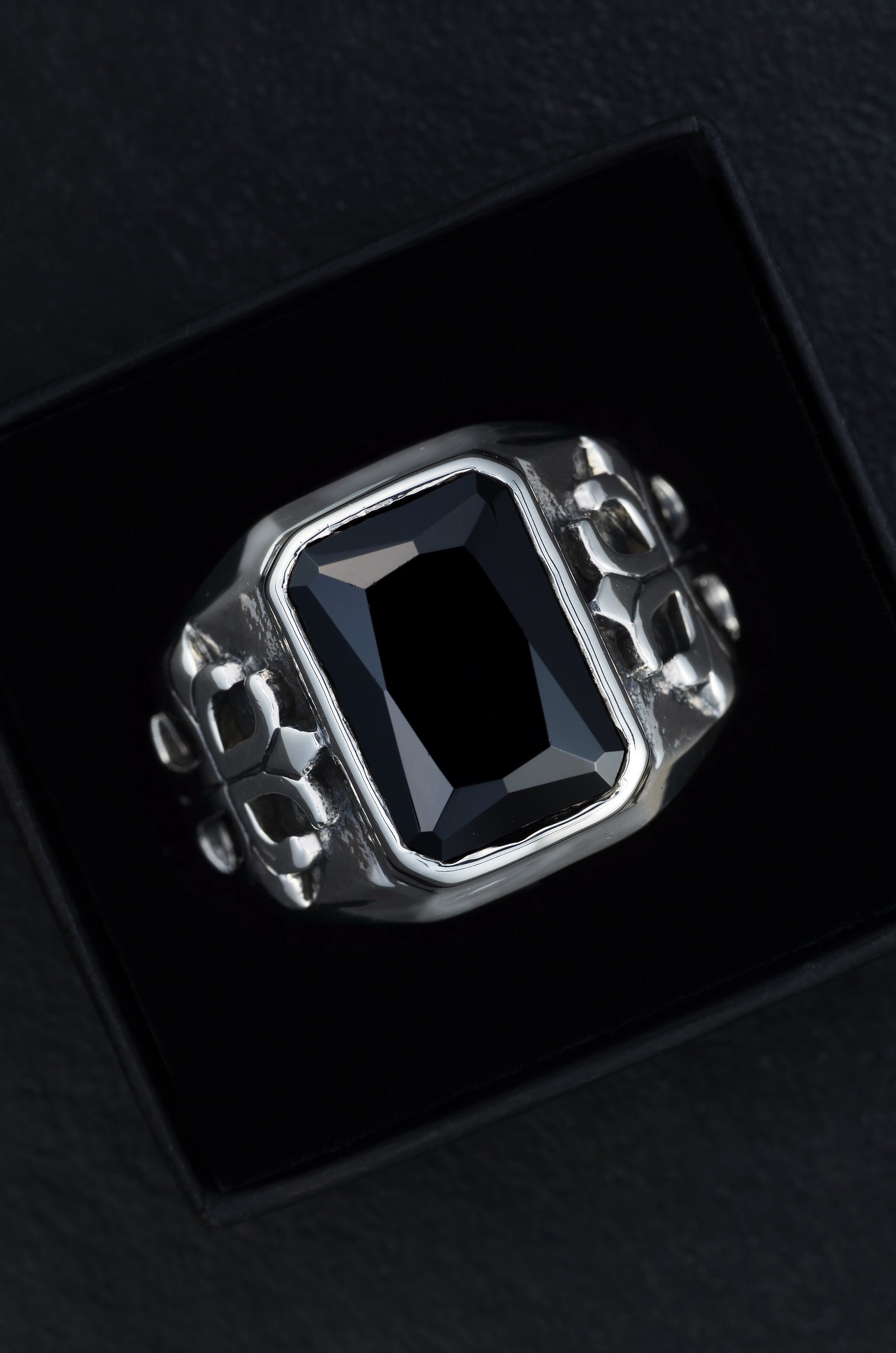 Obsidian Crest – Biker Ring