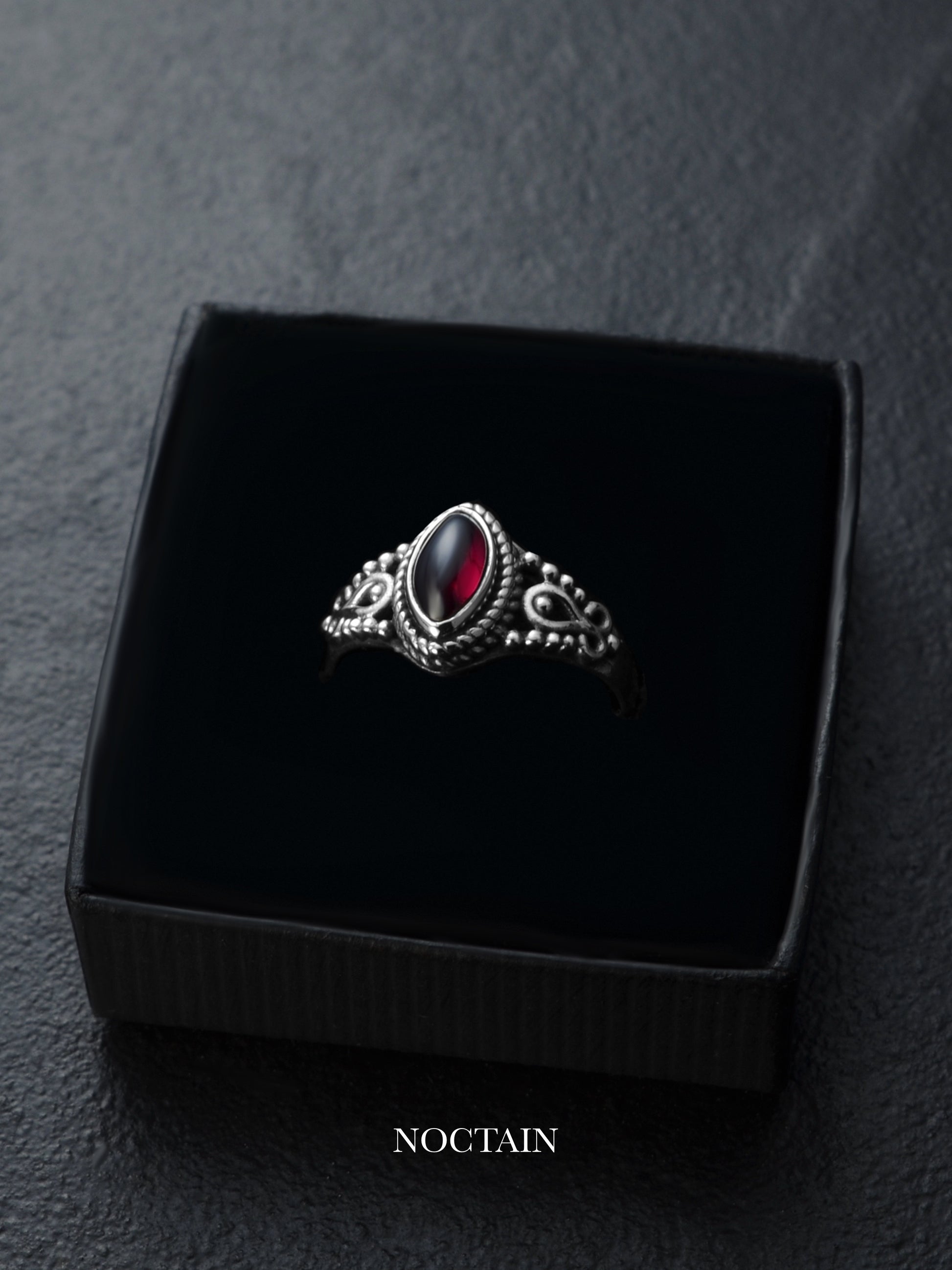 Ring „Lunara red“