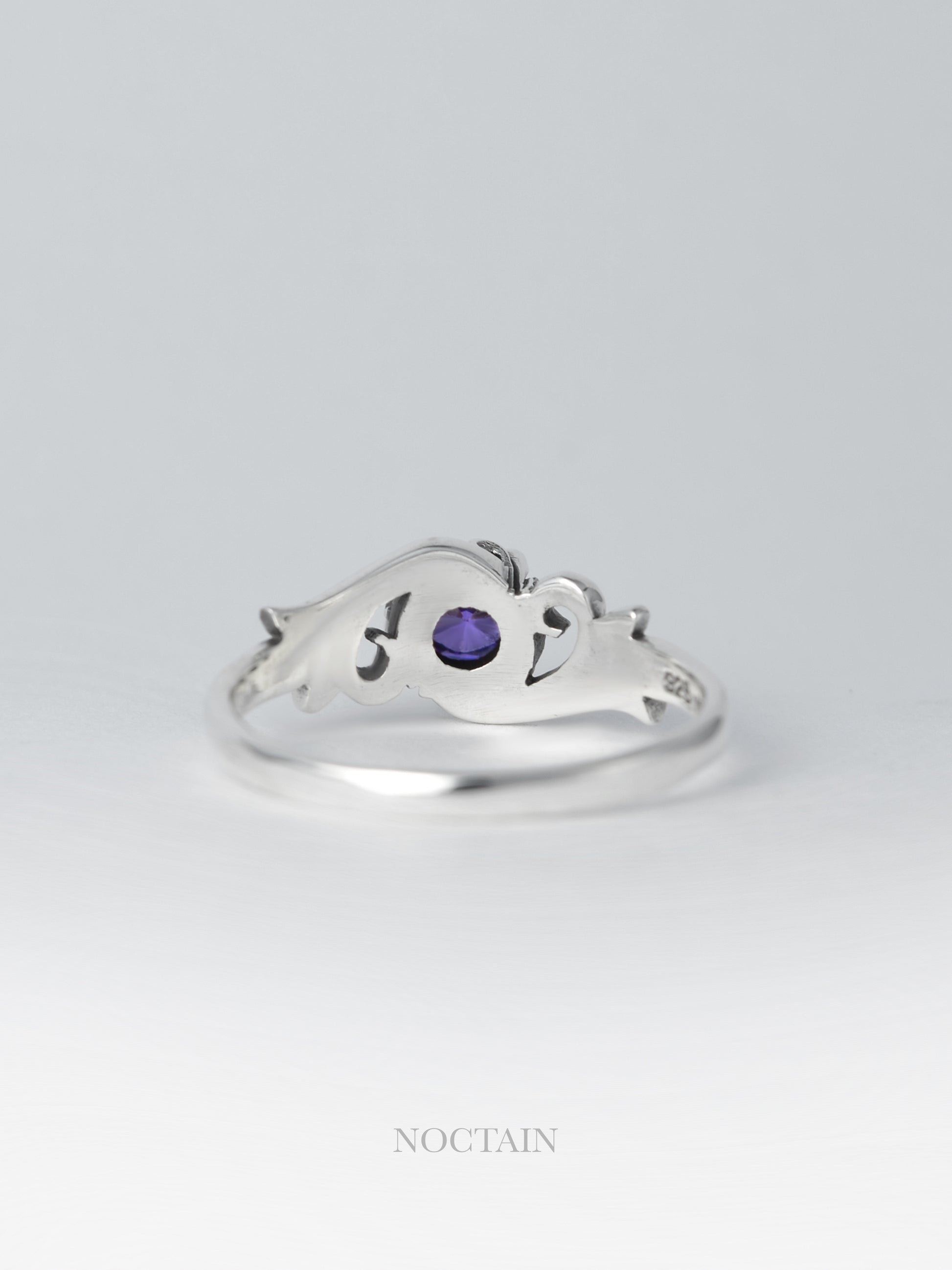 Ivy Morrigan Ring - violett