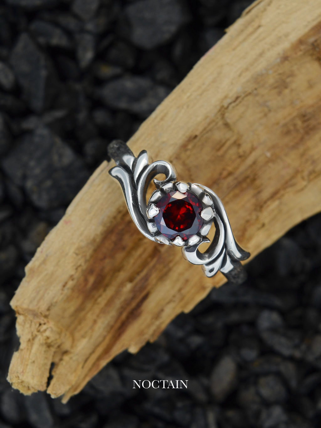 Ivy Morrigan Ring - rot