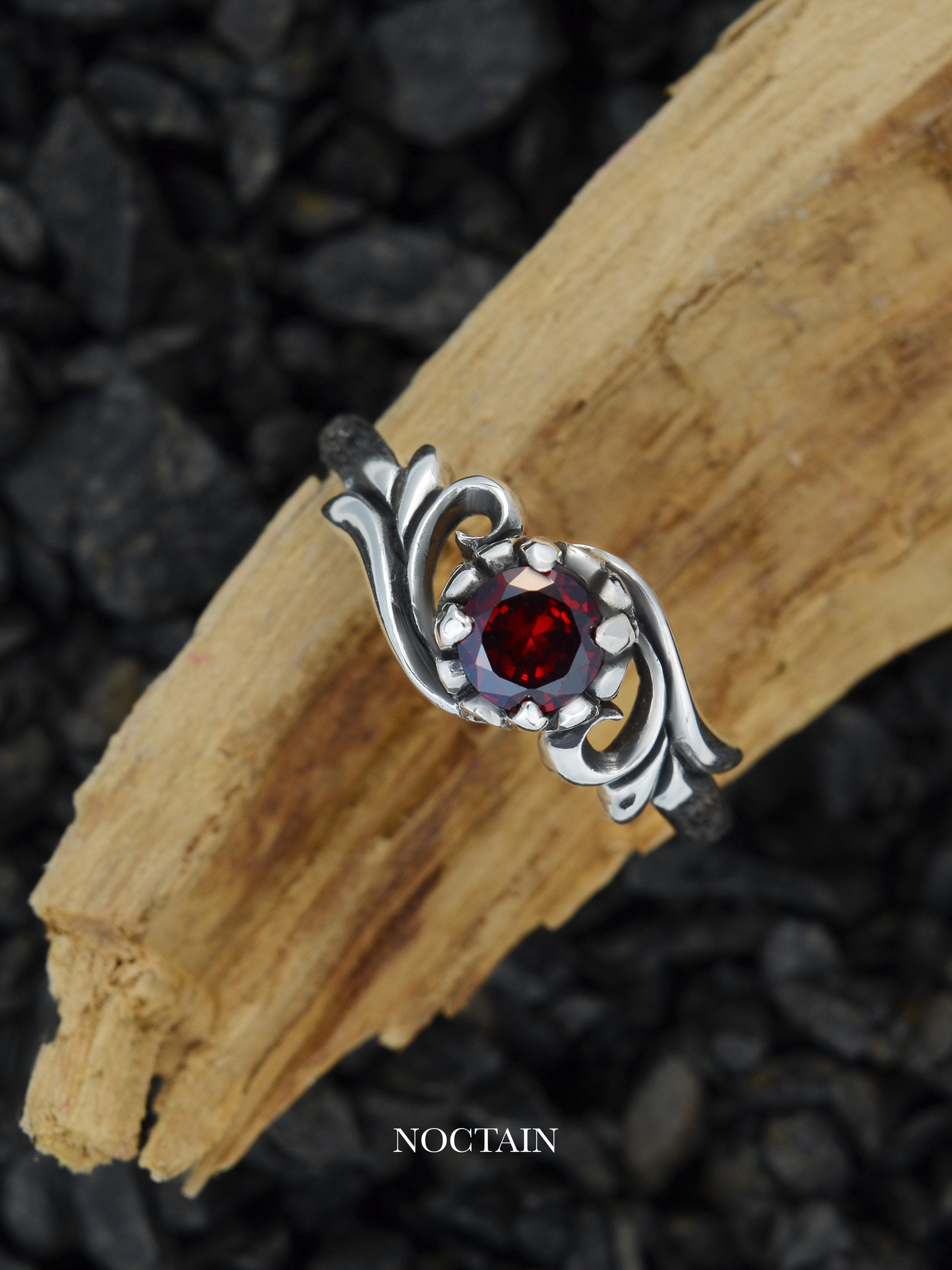 Ivy Morrigan Ring - rot