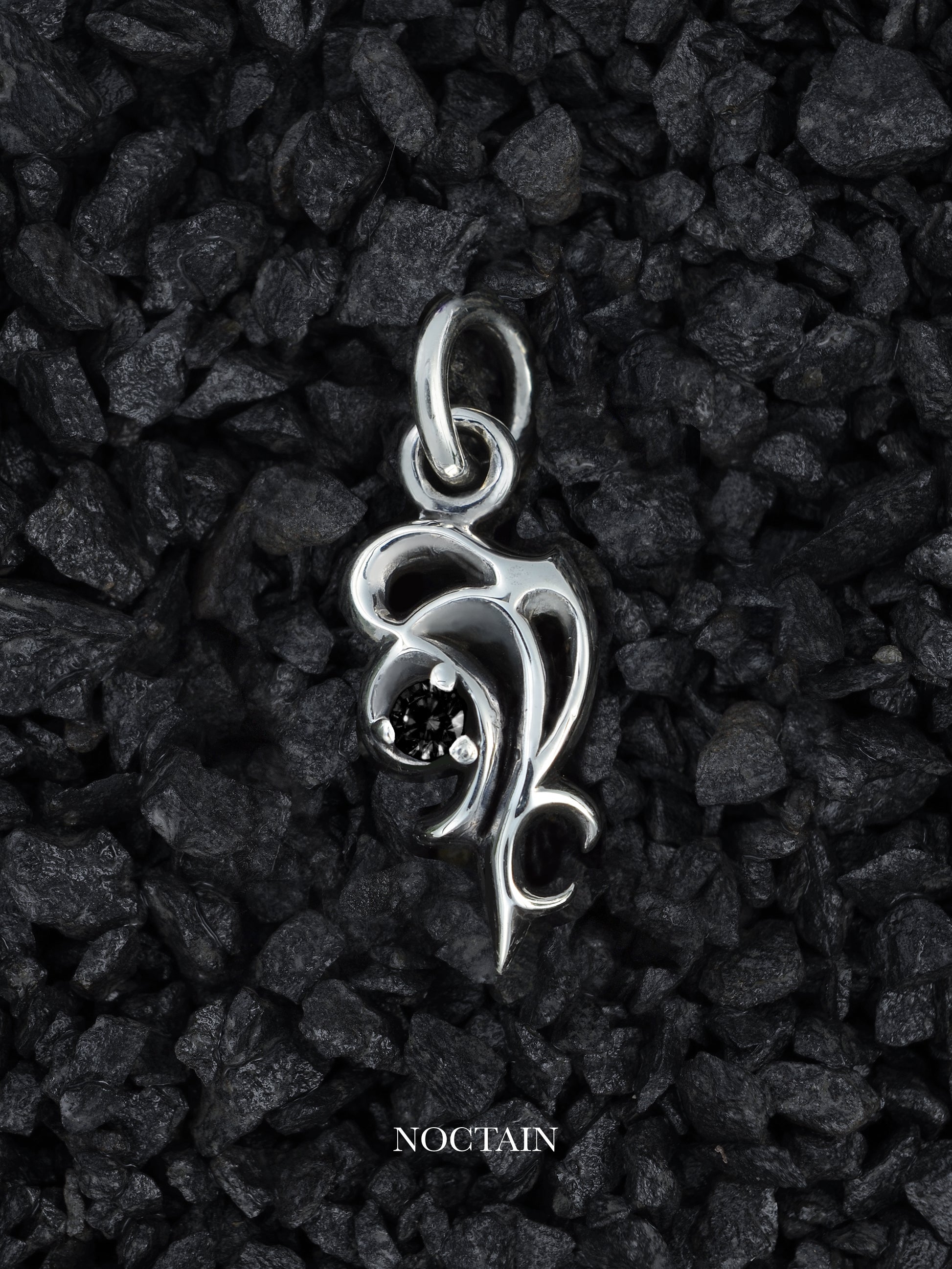 Morrigan Anhänger - schwarz (klein)