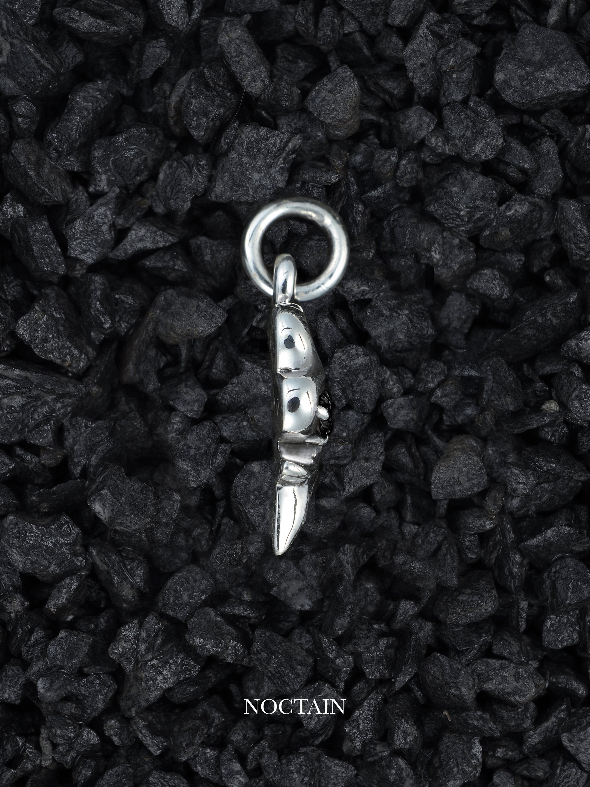 Morrigan Anhänger - schwarz (klein)