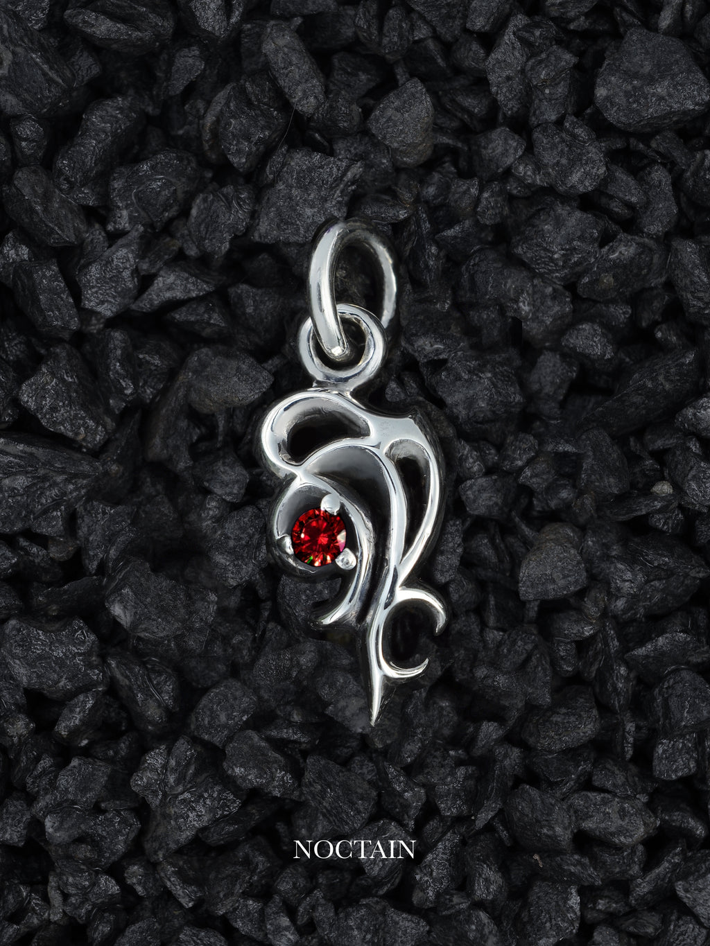 Morrigan Anhänger - rot (klein)