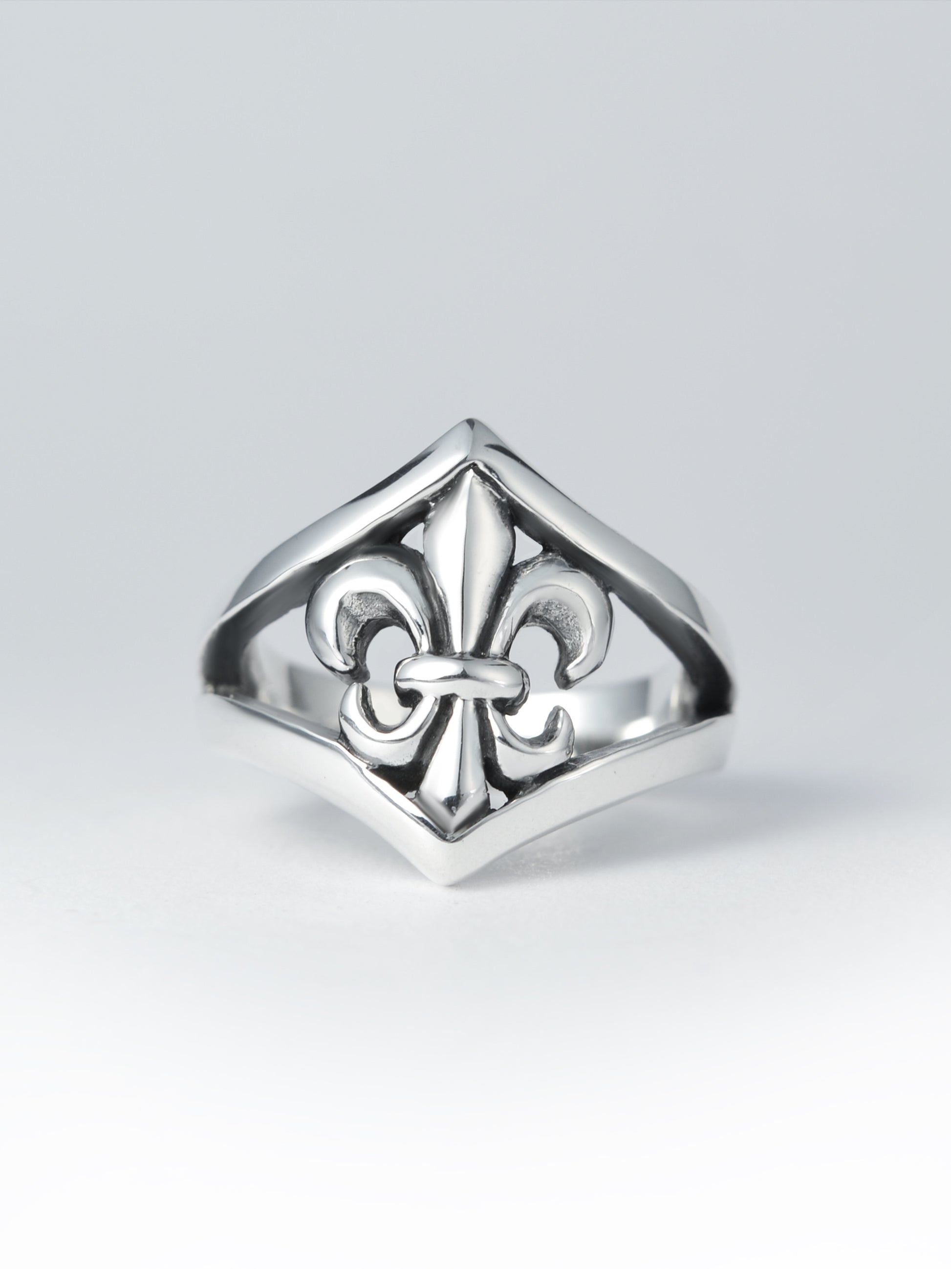Ring Fleur de Lis „Lysveil“