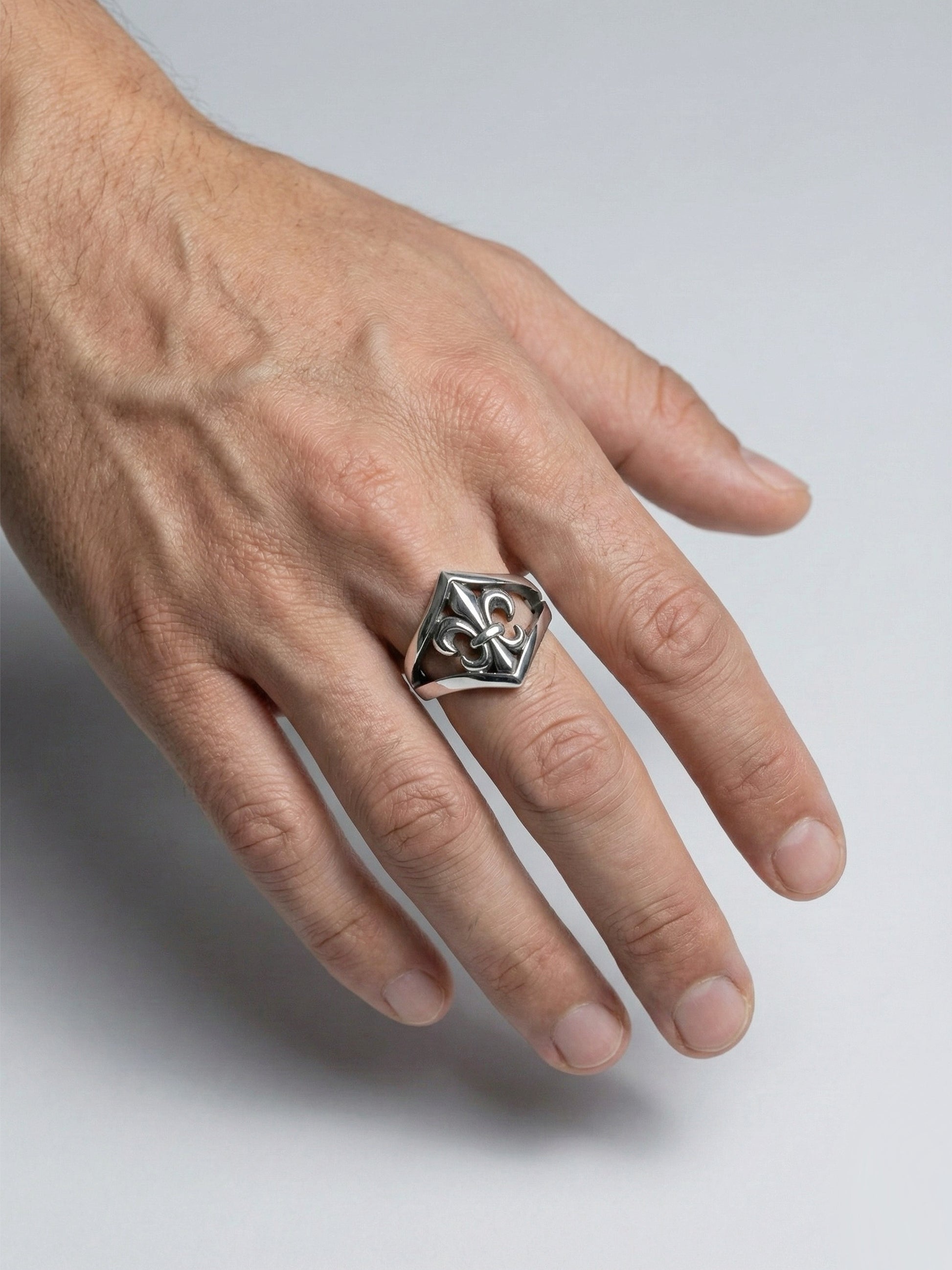Ring Fleur de Lis „Lysveil“