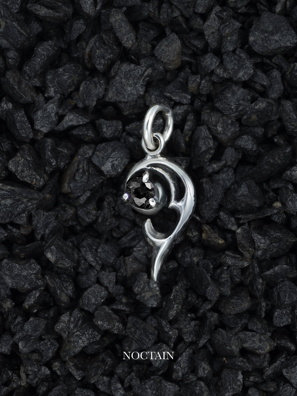 Morrigan Anhänger - schwarz (Groß)