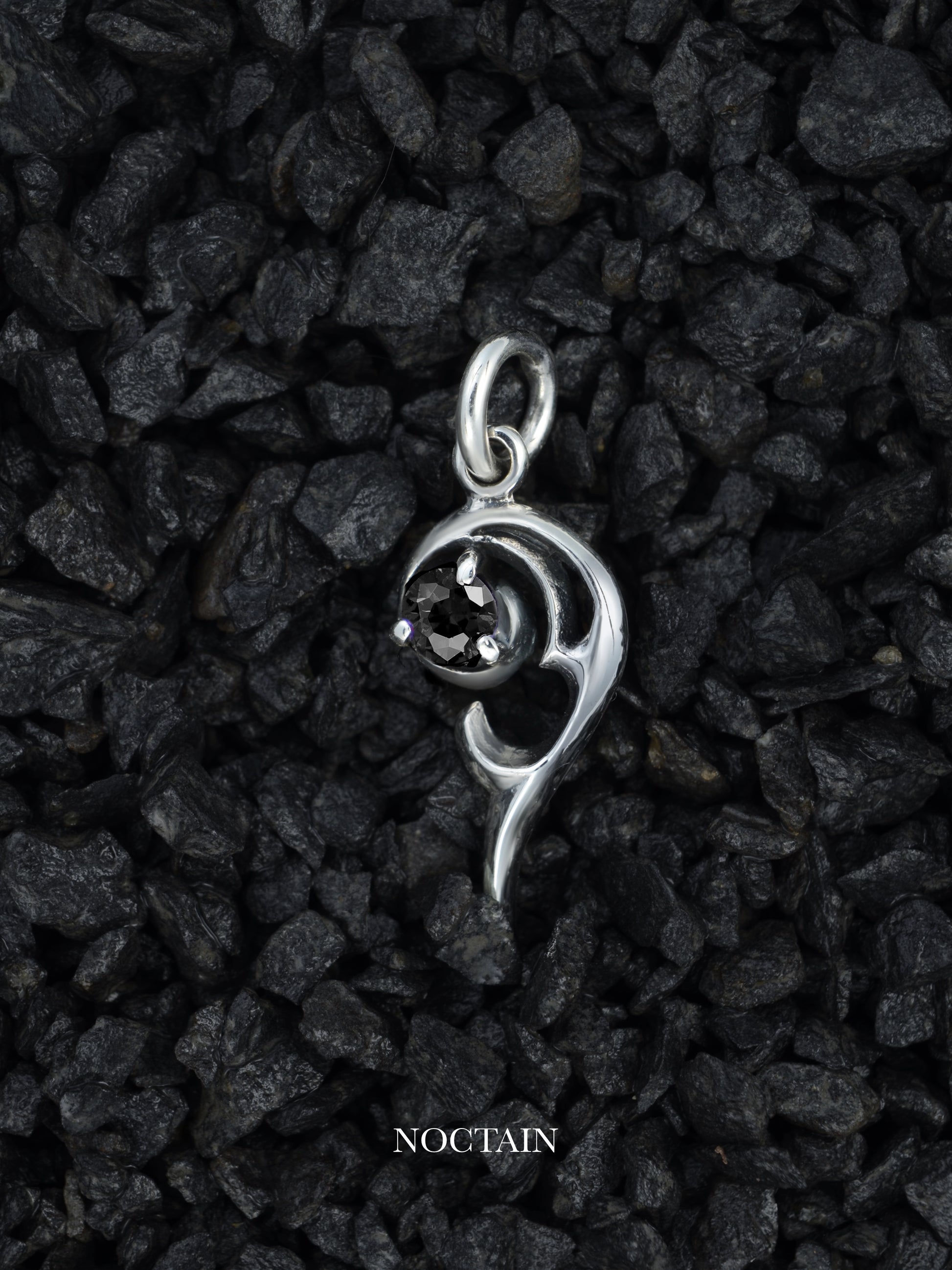 Morrigan Anhänger - schwarz (Groß)