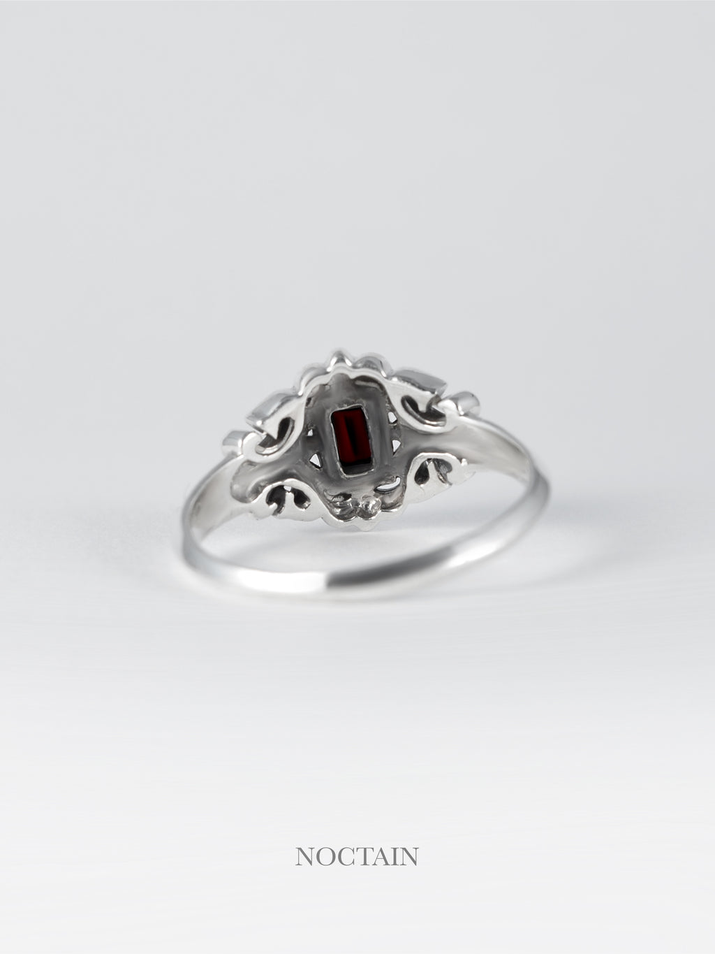 Royal Cut Morrigan Ring - rot