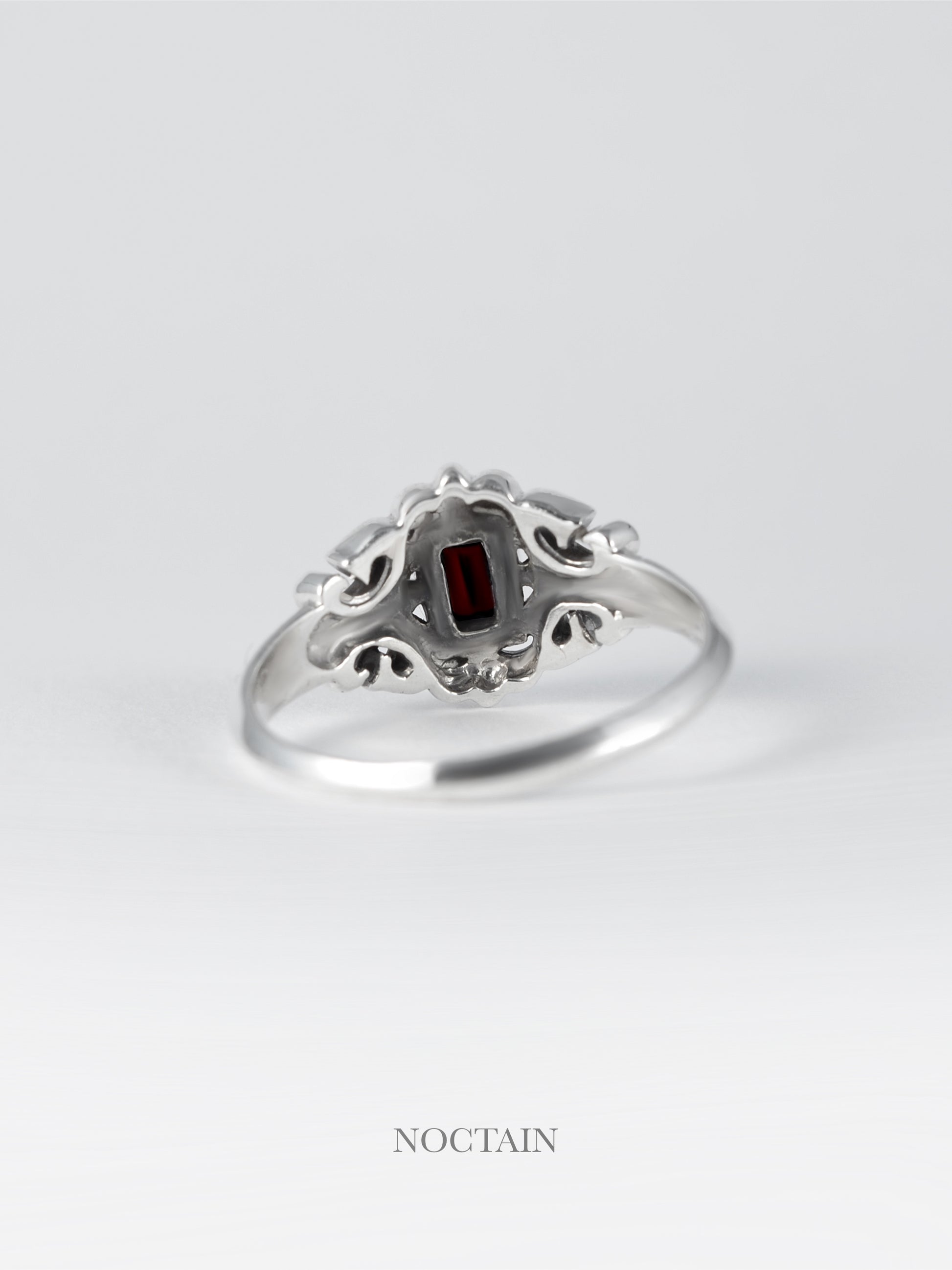 Royal Cut Morrigan Ring - rot