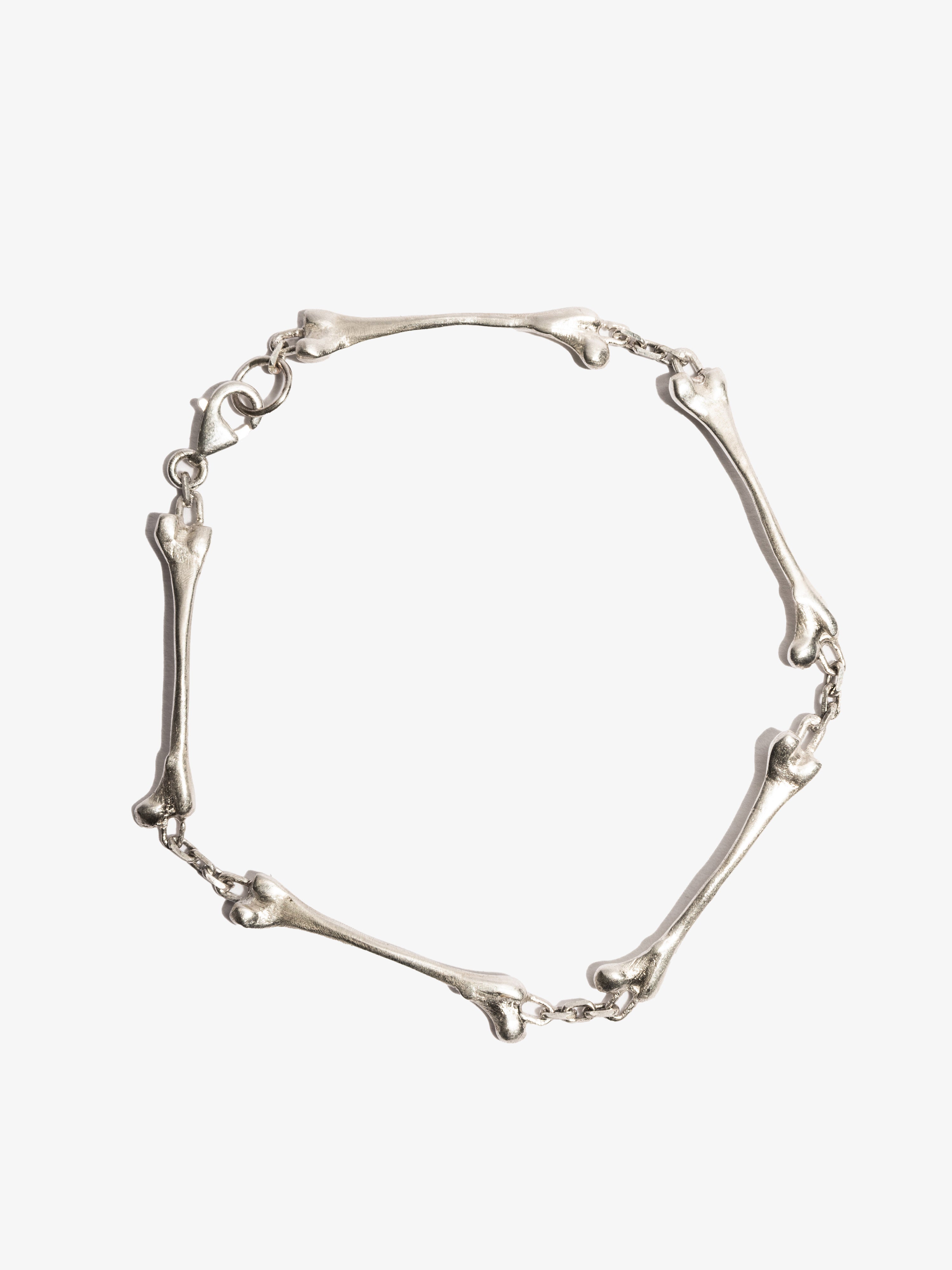 Noctain x SEBAMAKES Knochen Armkette aus hochwertigem 925 Sterling Silber, handgefertigt in Italien. Komplettansicht

