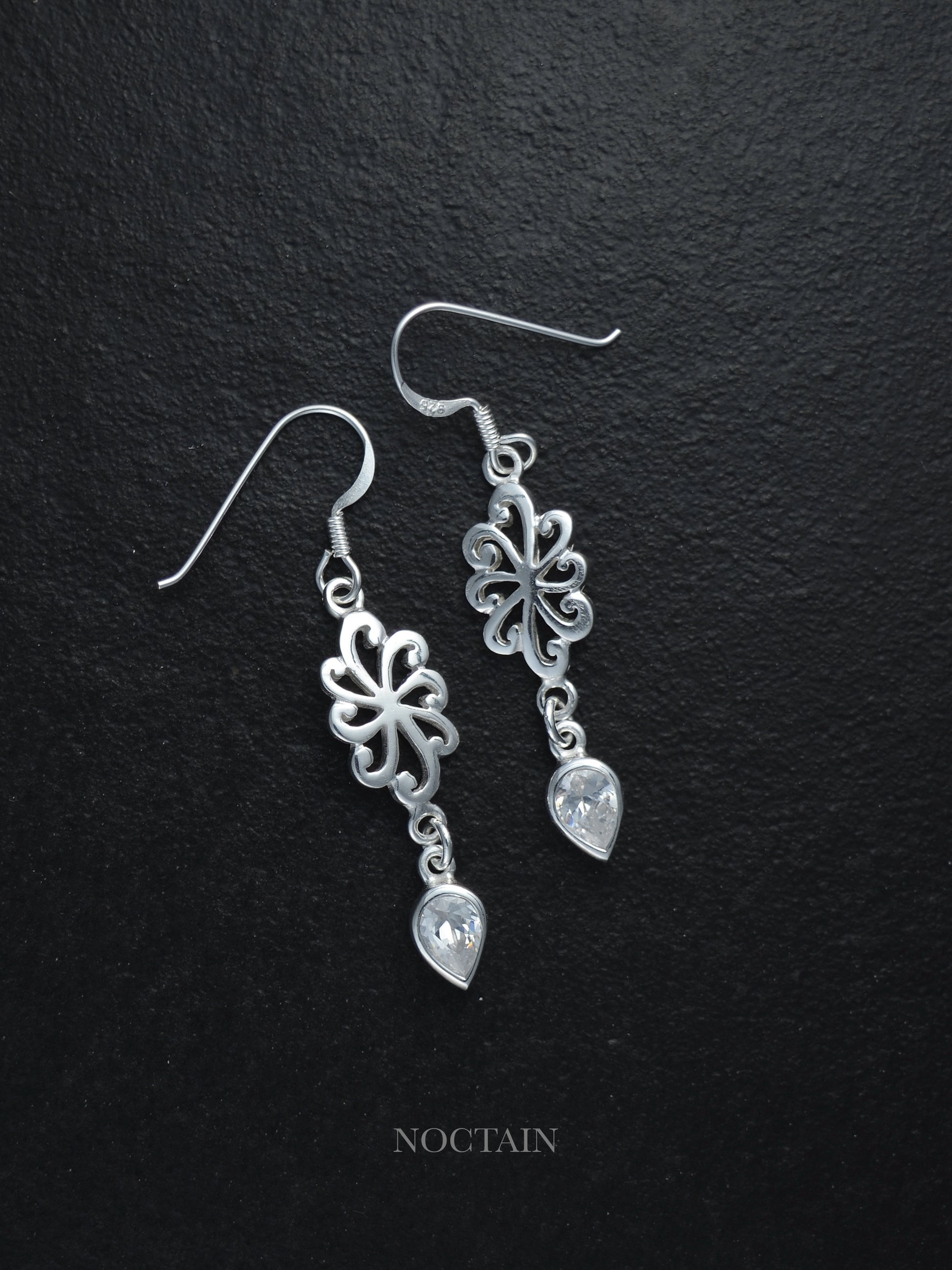 Ametra - Ohrhänger weiss