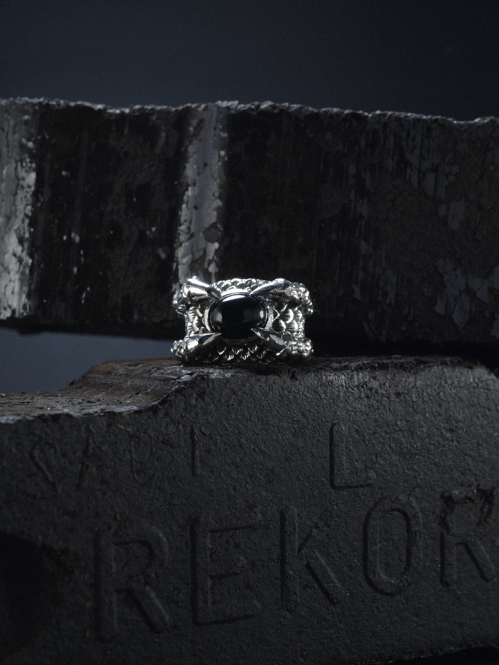 Ring Drachenkralle „Velkyn“ schwarz