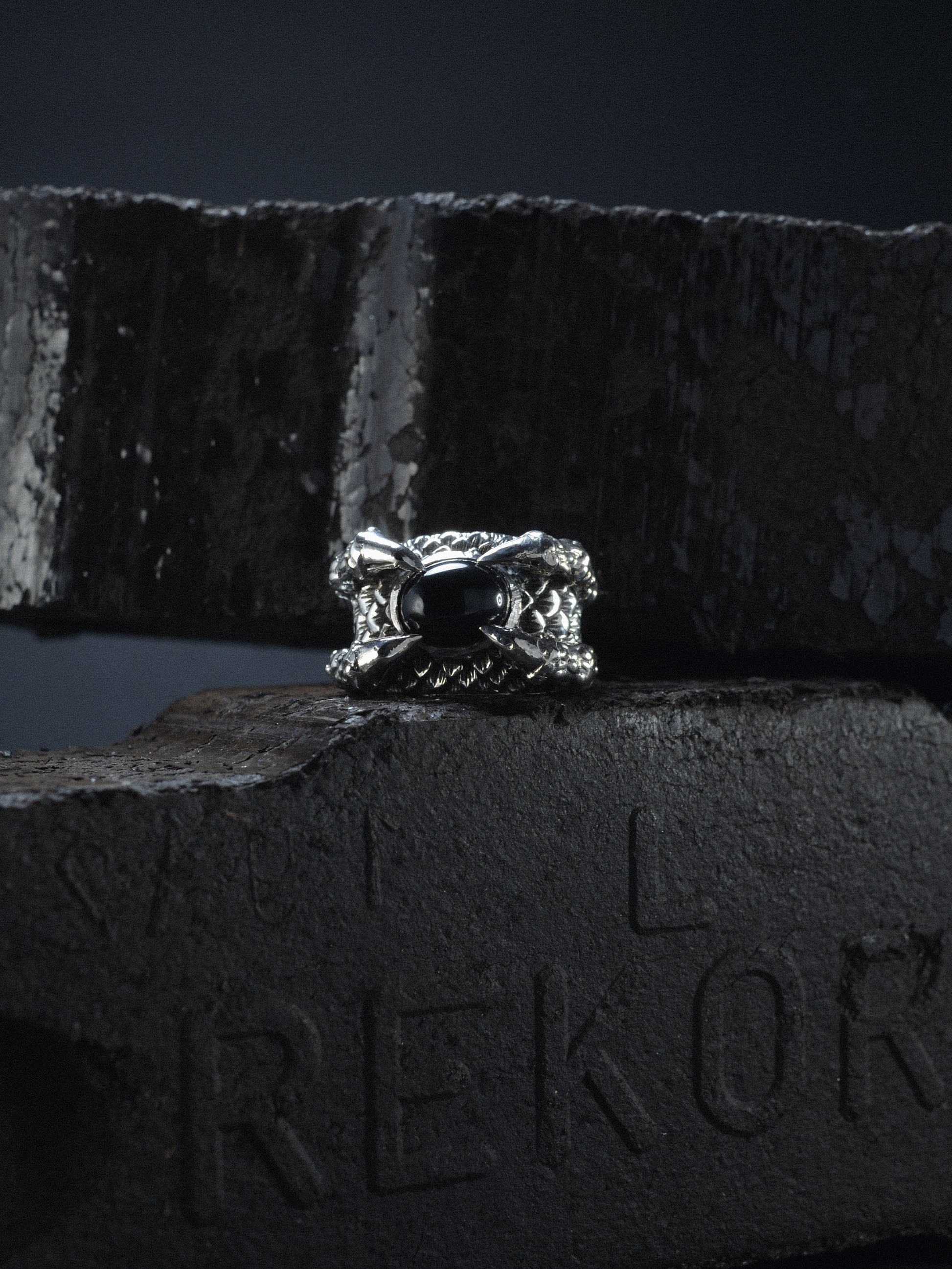 Ring Drachenkralle „Velkyn“ schwarz