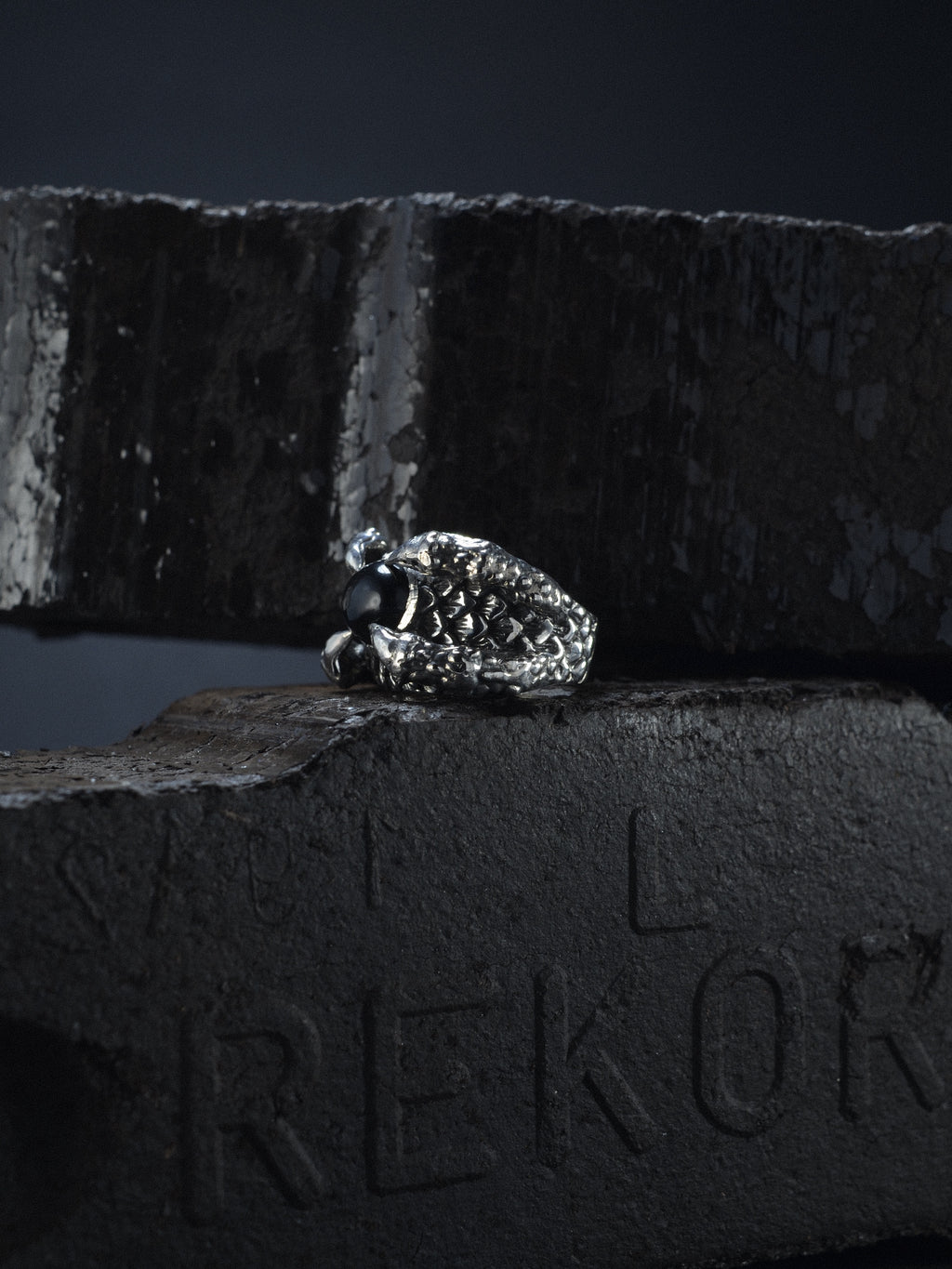 Ring Drachenkralle „Velkyn“ schwarz