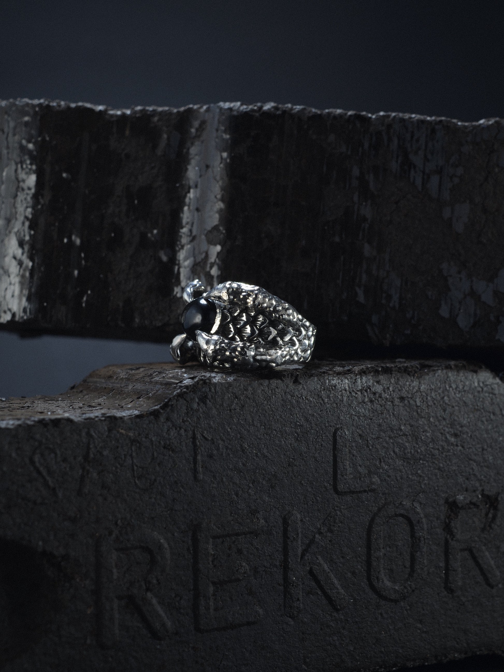 Ring Drachenkralle „Velkyn“ schwarz