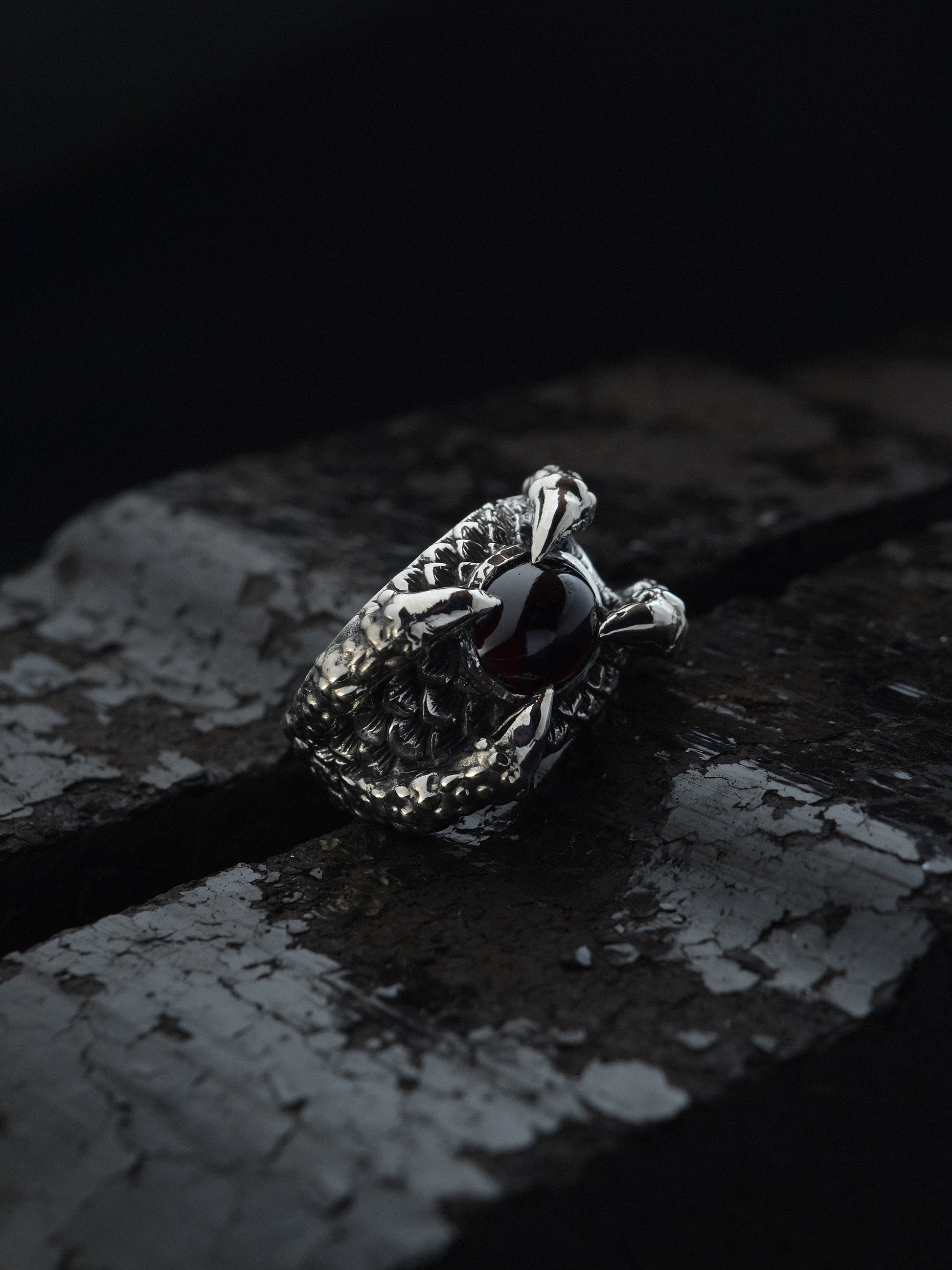 Ring Drachenkralle „Velkyn“ schwarz