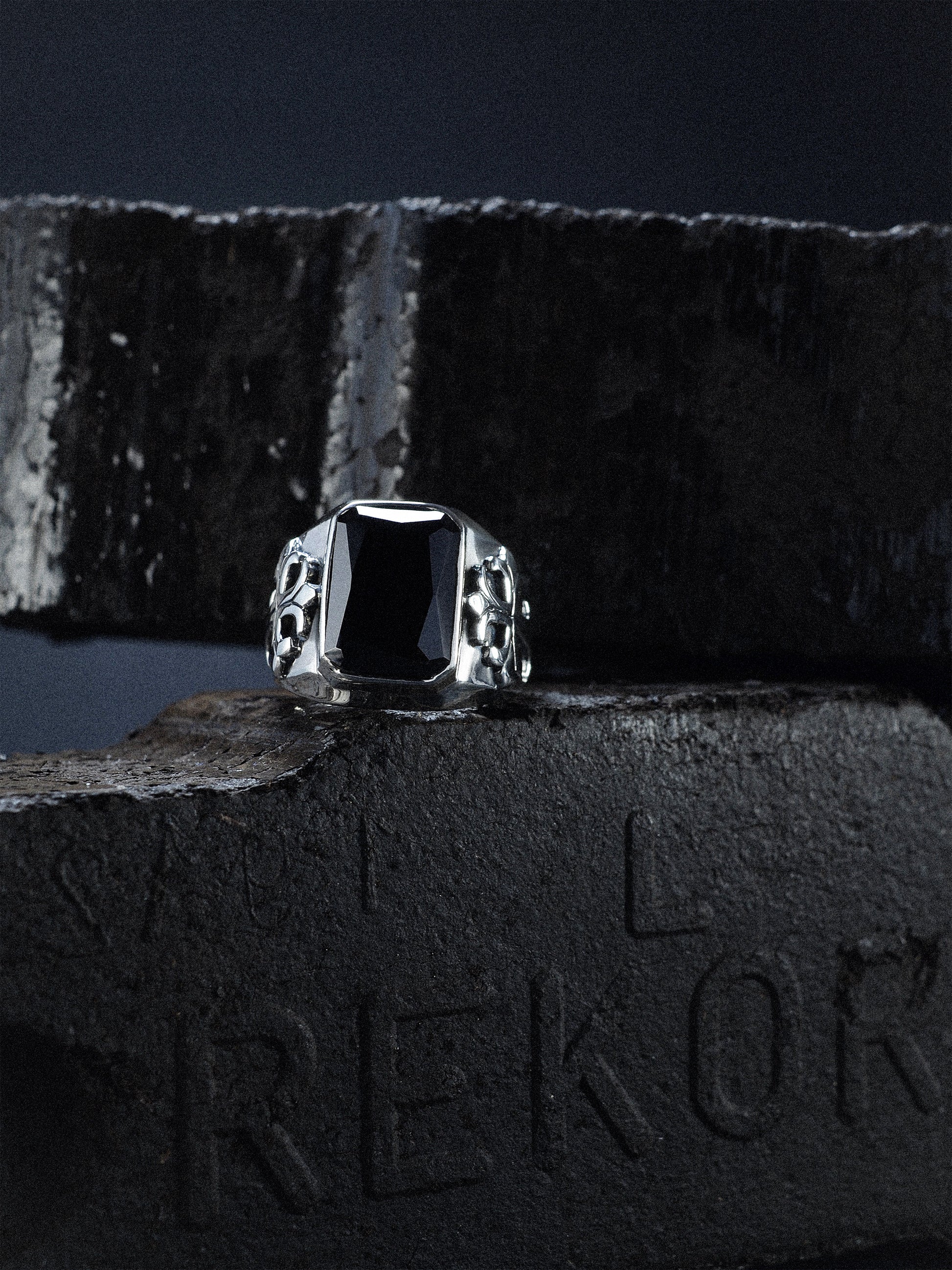Ring Lilienkreuz „Darkcrux” schwarz