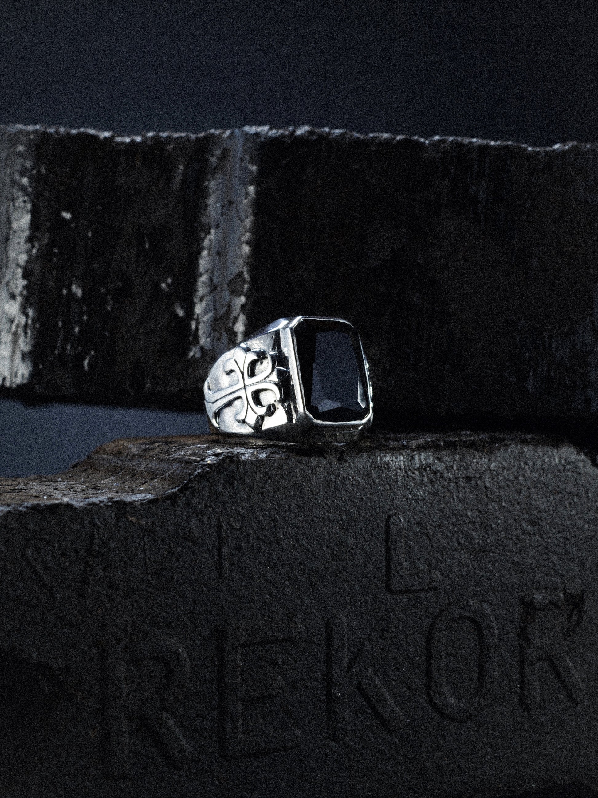 Ring Lilienkreuz „Darkcrux” schwarz
