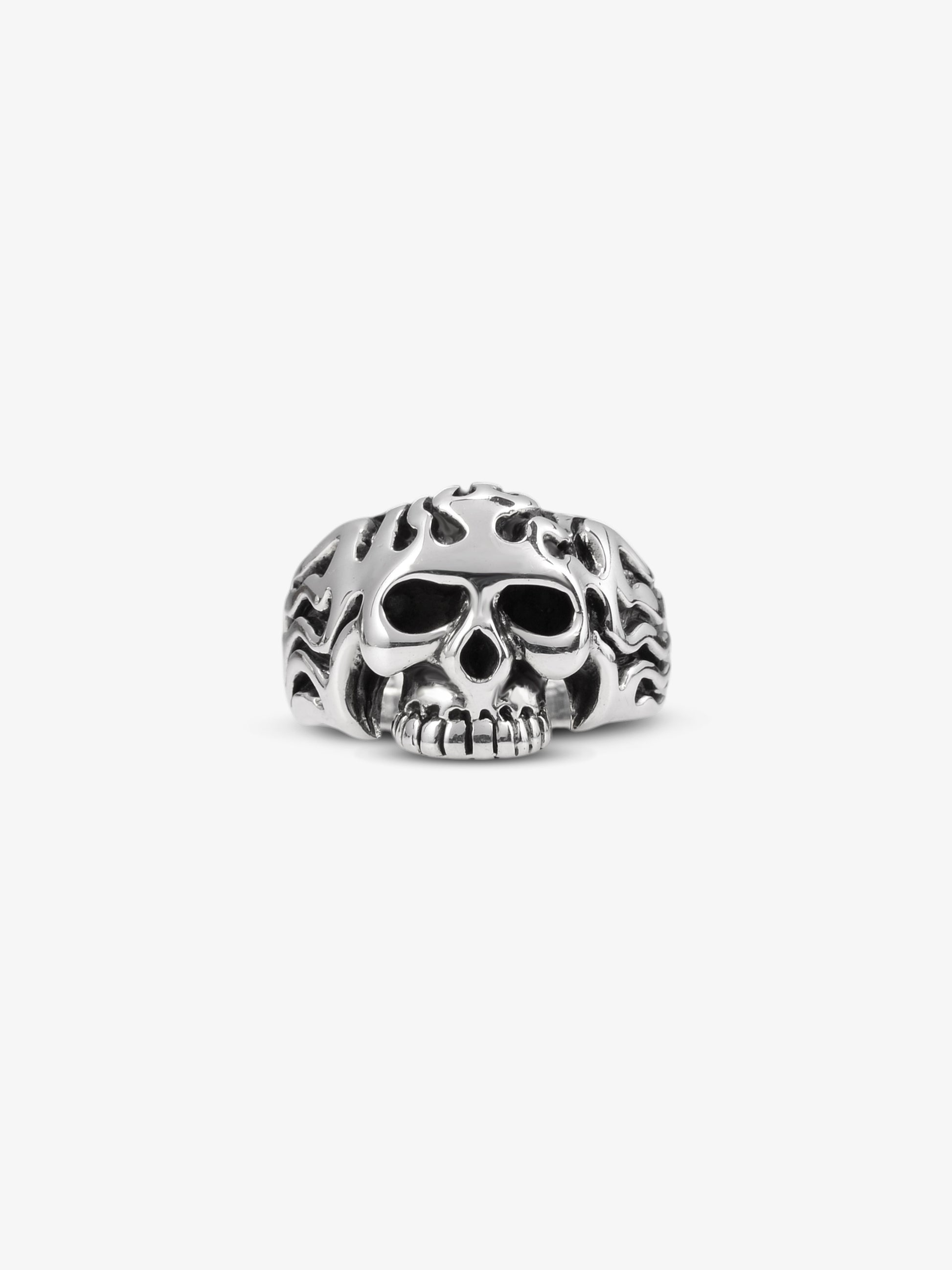 in Totenkopf Flammen Ring 925 Silber Herren Premium freigestellt besonders hochglanzpoliert Silber De hochwertig