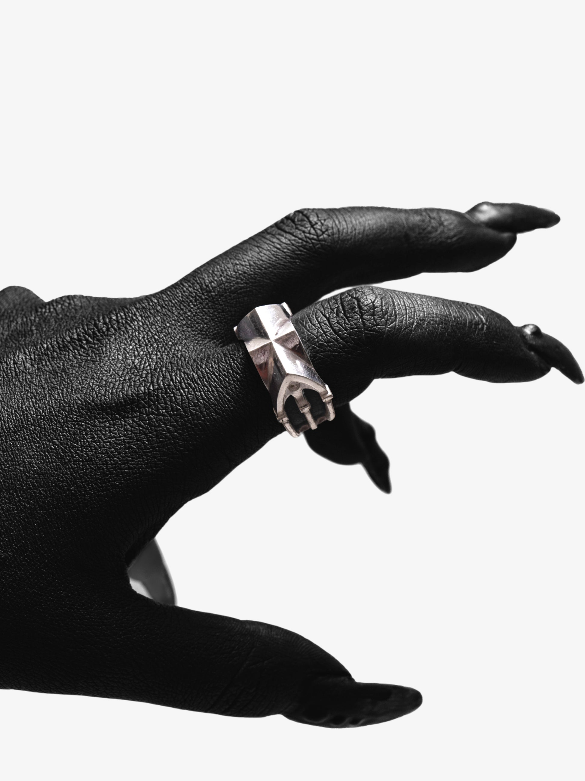 Cathedral Ring V2 - Sebamakes