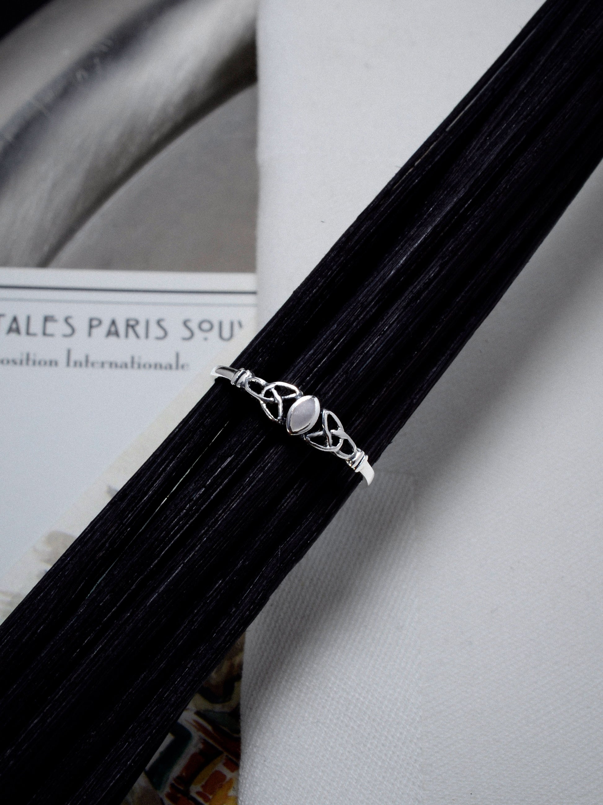 Ring „Trilunaris“ weiß