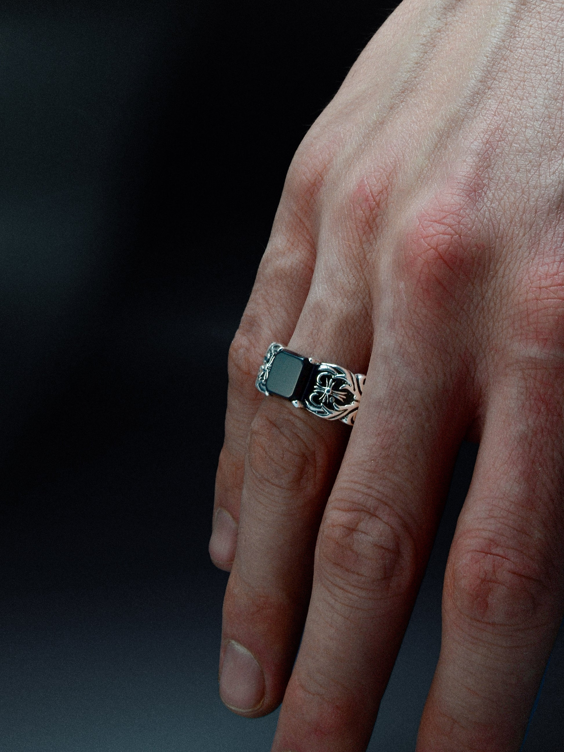Ring „Onyx Veil“