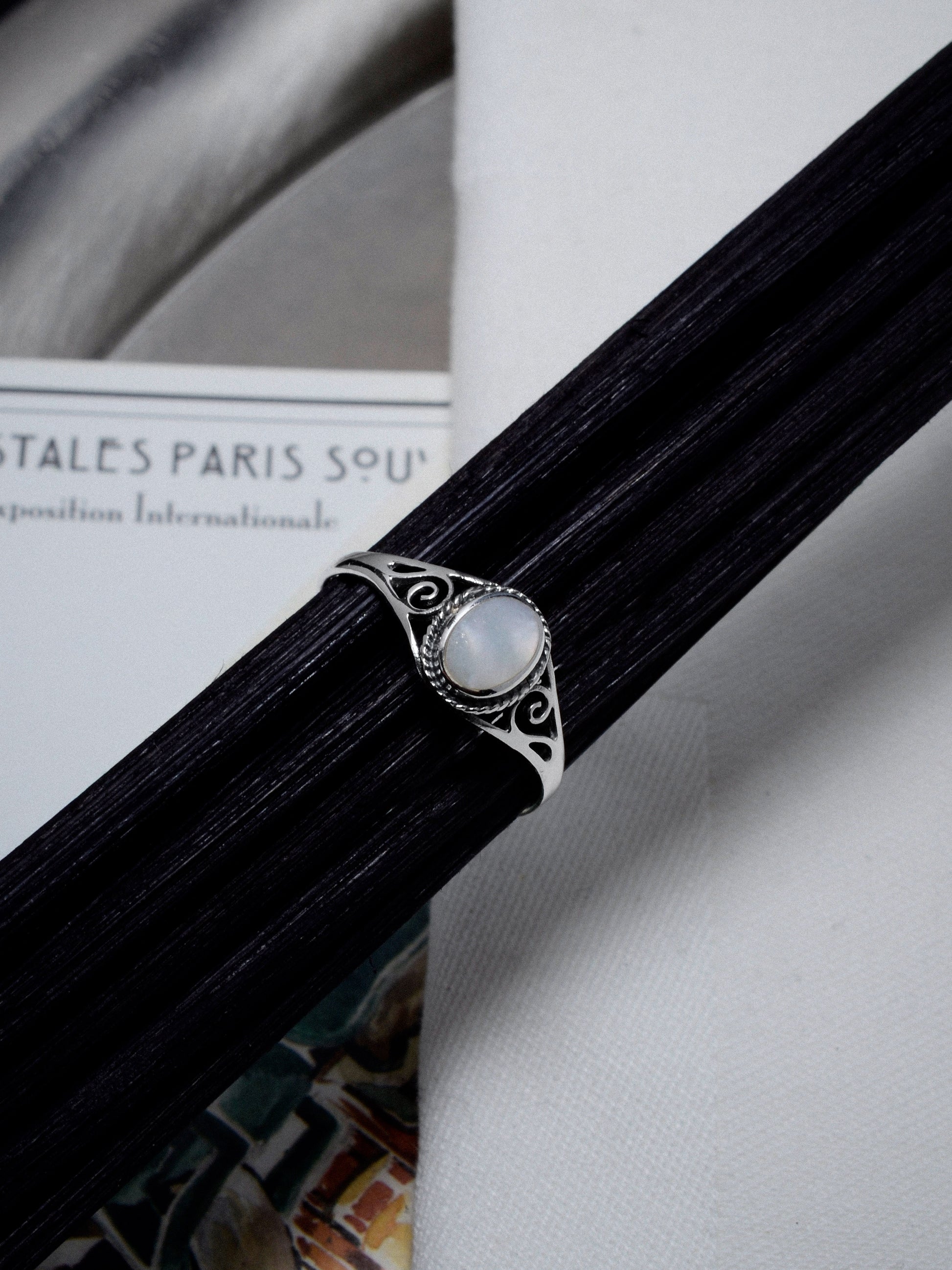 Ring „Auralis“ weiß