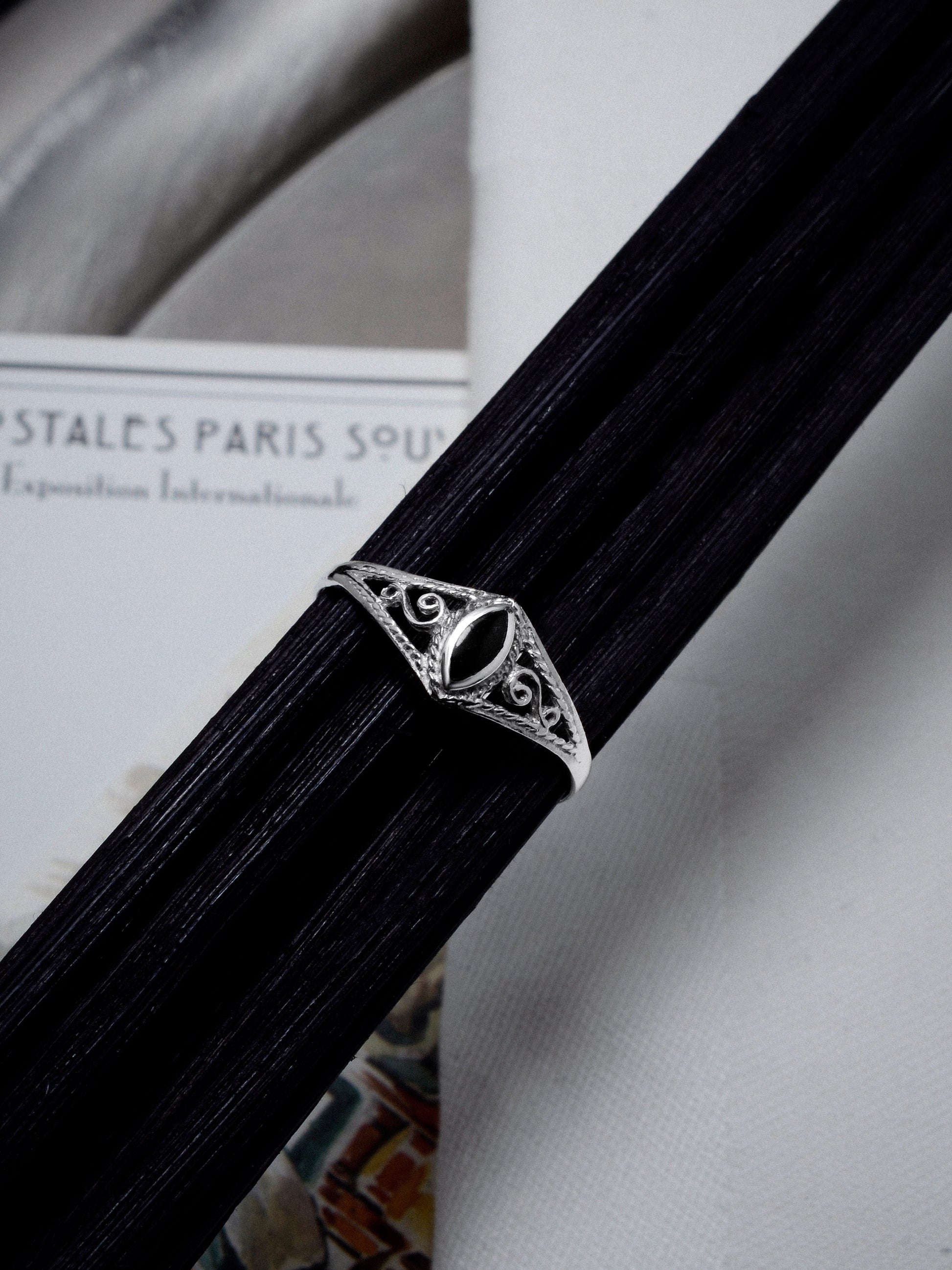 Ring „Silent marquise“ schwarz