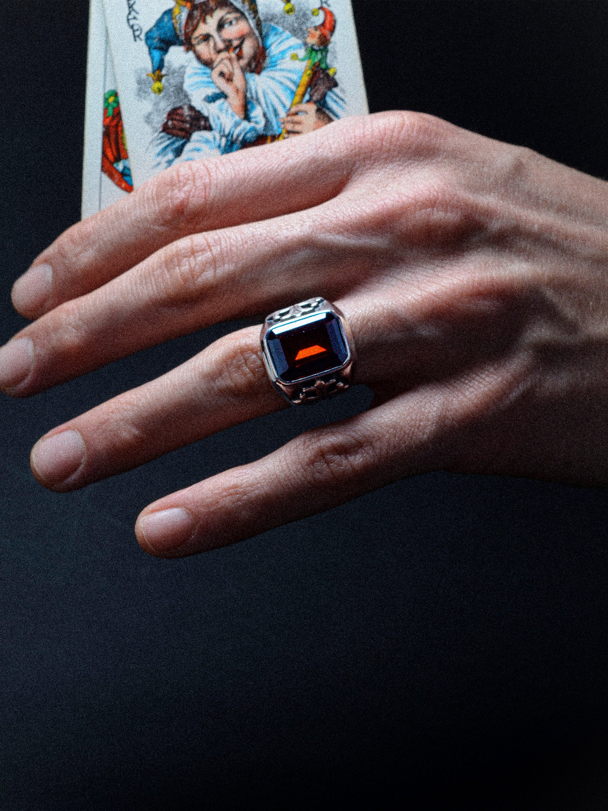 Ring Lilienkreuz „Darkcrux” rot