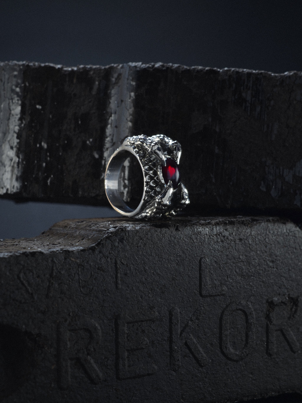 Ring Drachenkralle „Velkyn“ rot